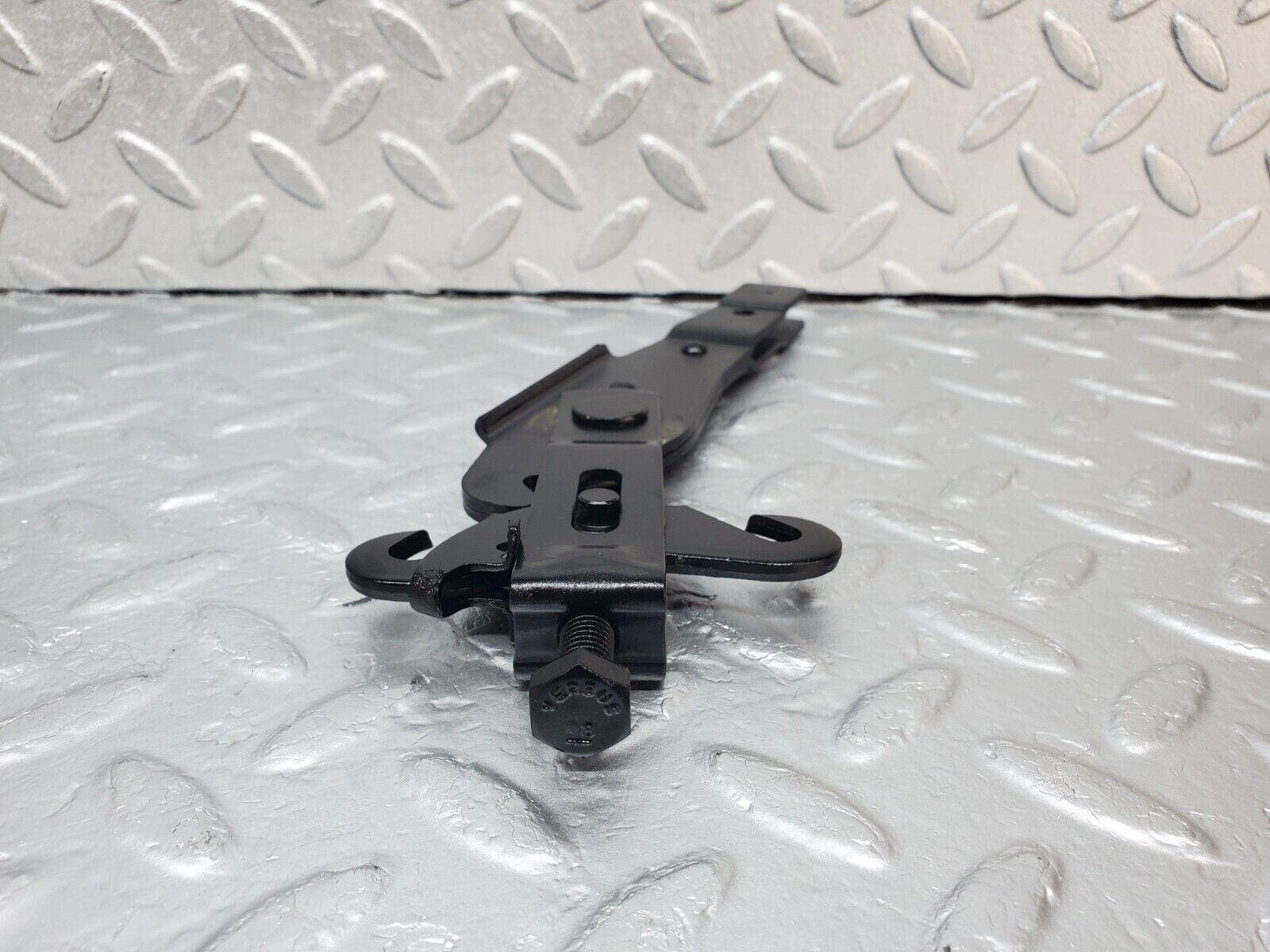 45936 Mercedes-Benz W126 420SE Handbrake Adjusting Handbrake Regulator