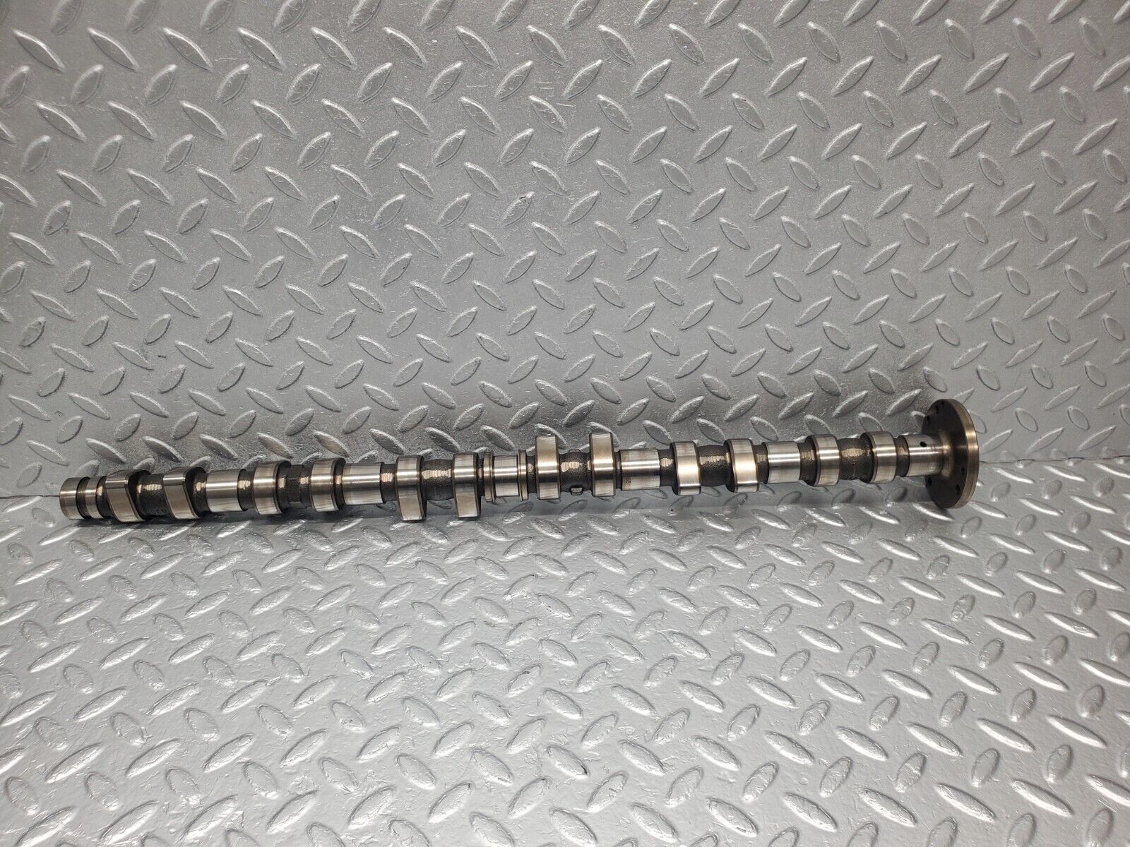 46222 Mercedes-Benz W124 280E Camshaft R1046301