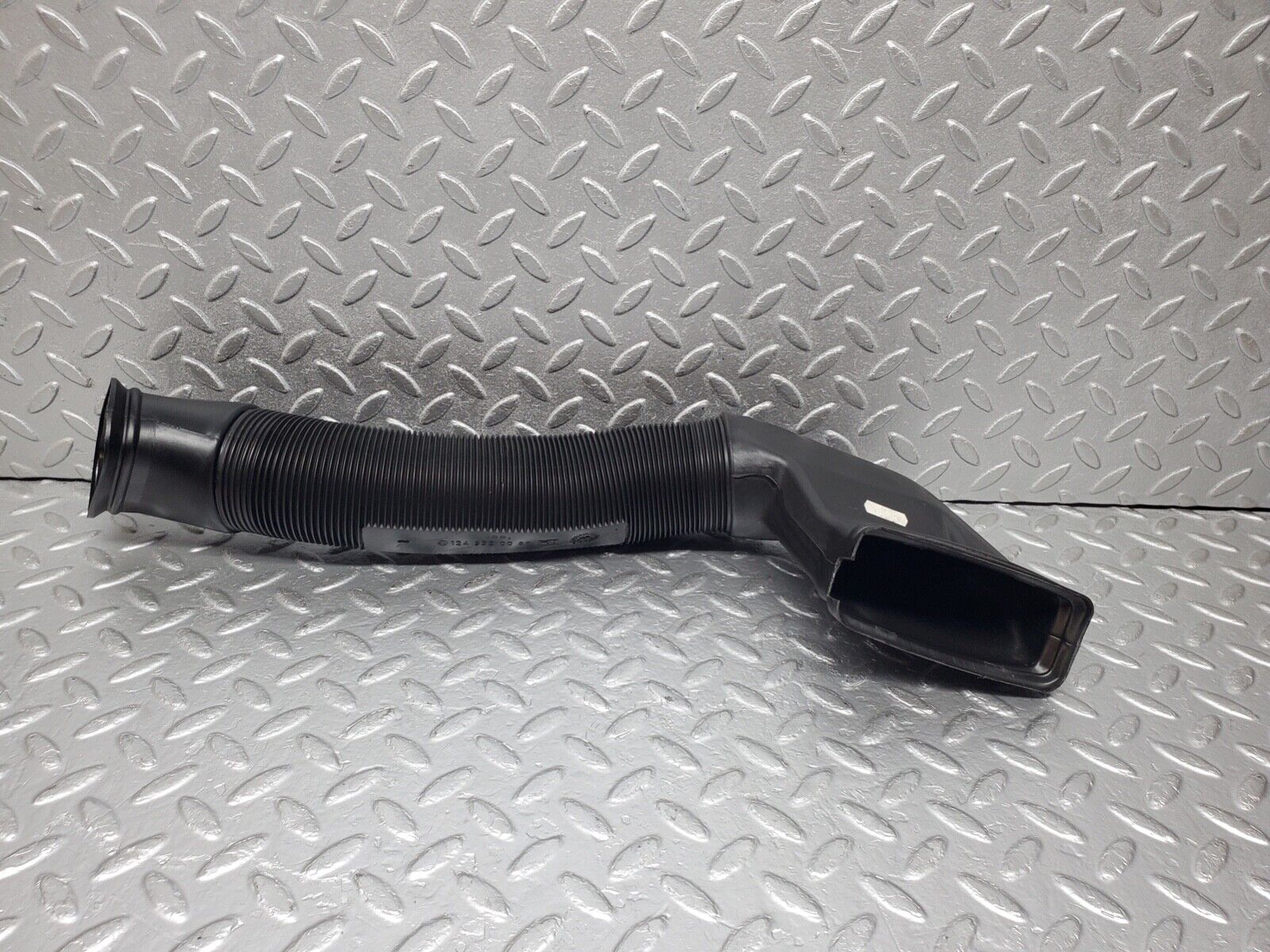 44585 Mercedes-Benz W124 220E Heater Pipe Air Pipe Right Side 1248320088