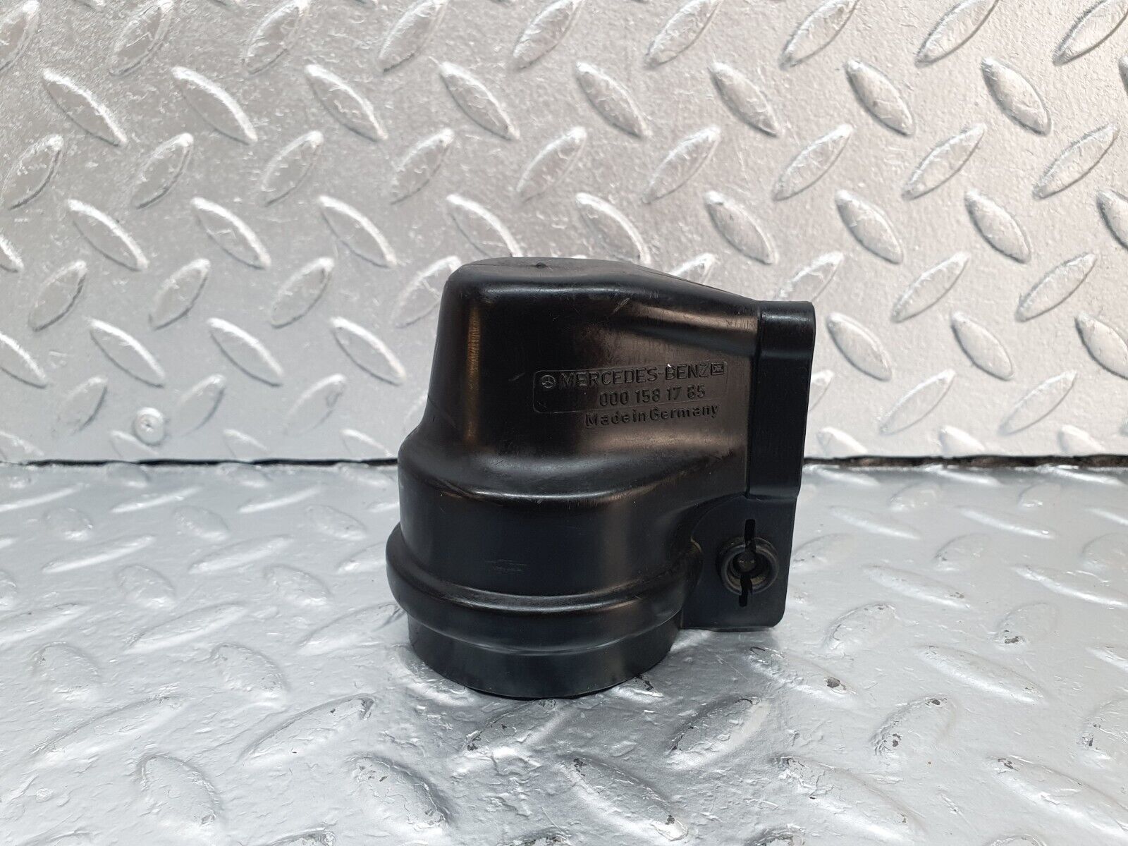 42887 Mercedes-Benz W201 190 2.0L Ignition Coil Protective Cap 0001581785