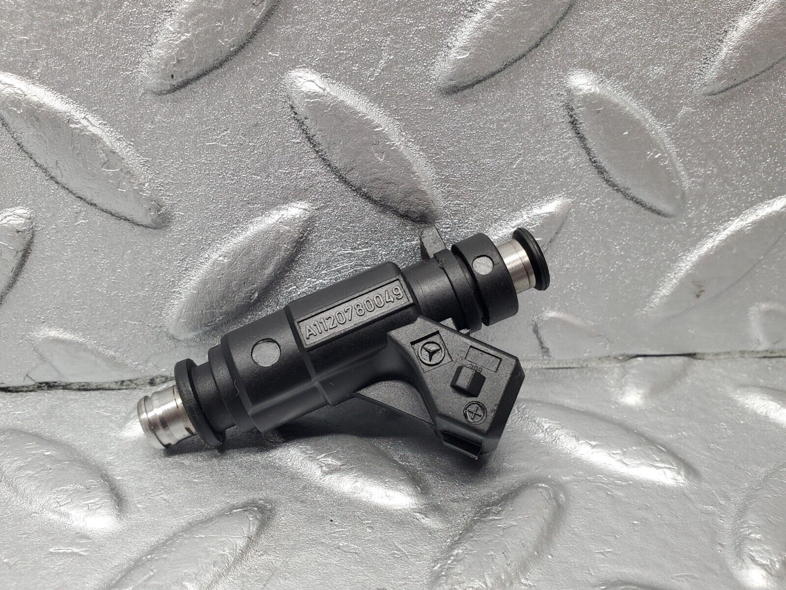 46777 Mercedes-Benz R129 320SL Coupe Fuel Injector Bosch 0280155742 1120780049