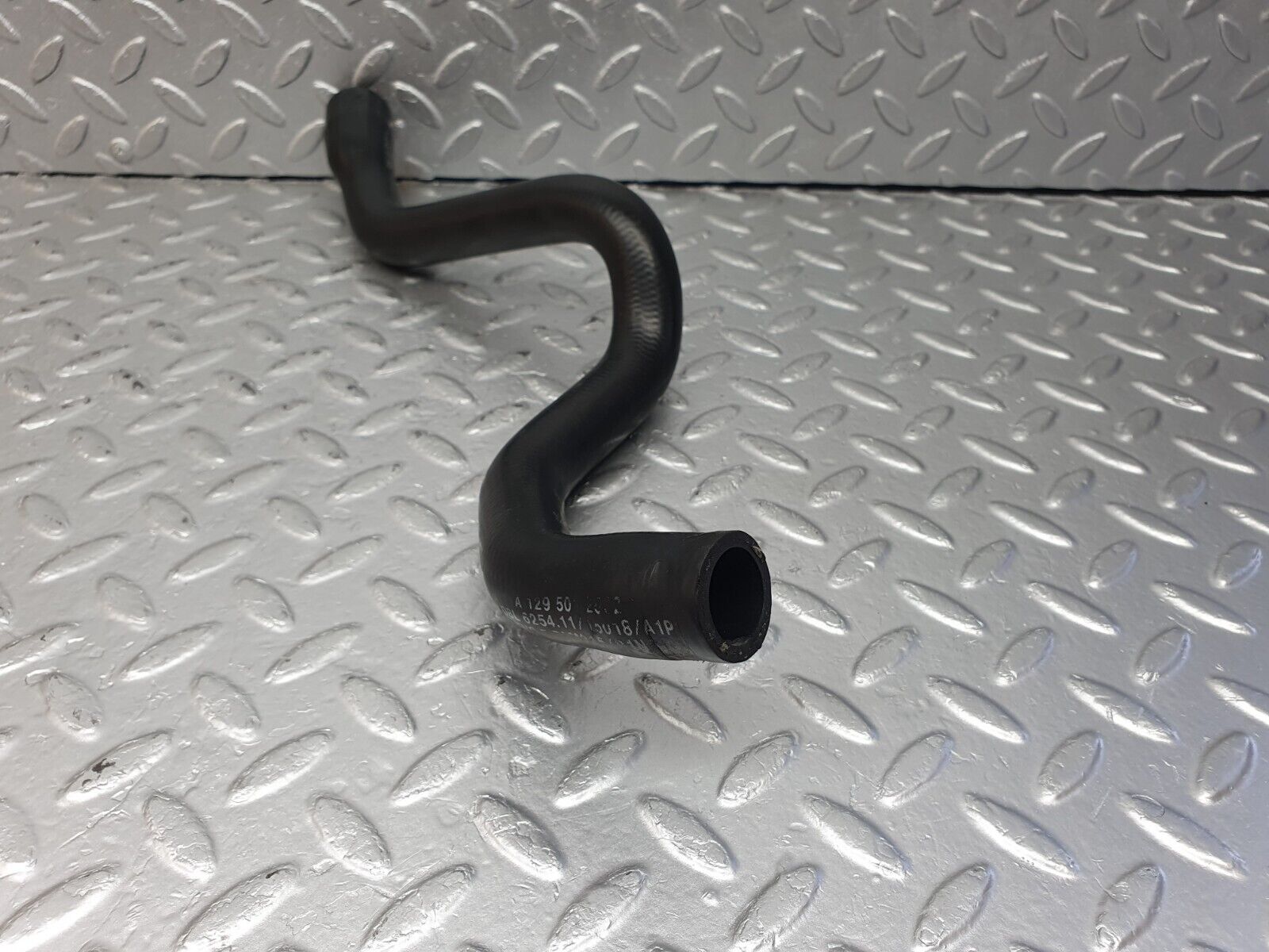 42523 Mercedes-Benz R129 320SL Coupe Radiator Lower Hose Pipe 1295012582