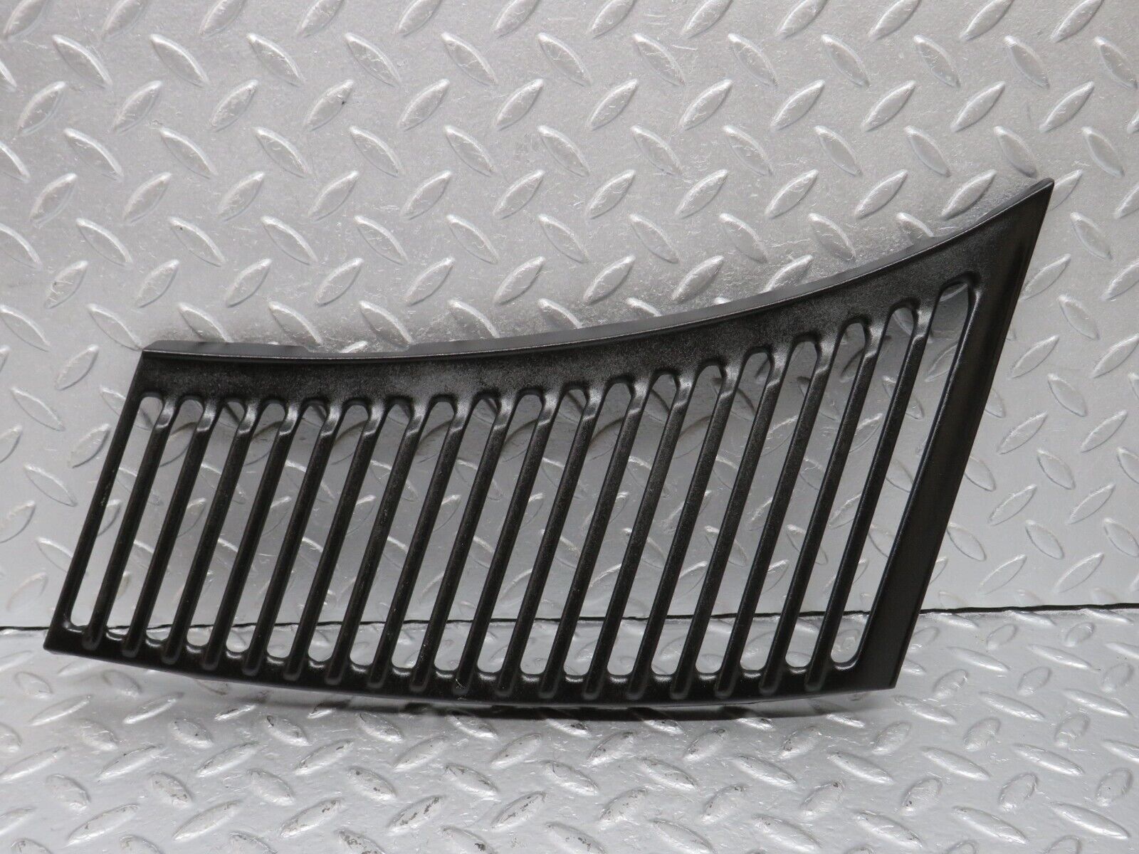 40081 Mercedes-Benz R107 350SL Air Intake Grill Left Side