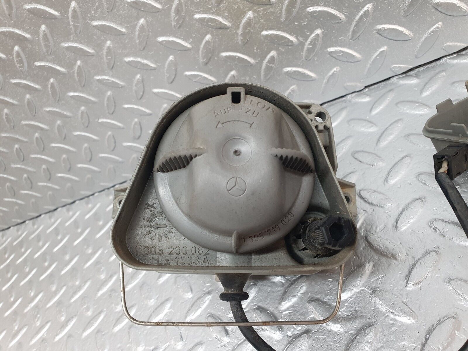 42455 Mercedes-Benz R129 320SL Coupe Front Right Fog Light No Lens Bosch 0305120002 1305230062