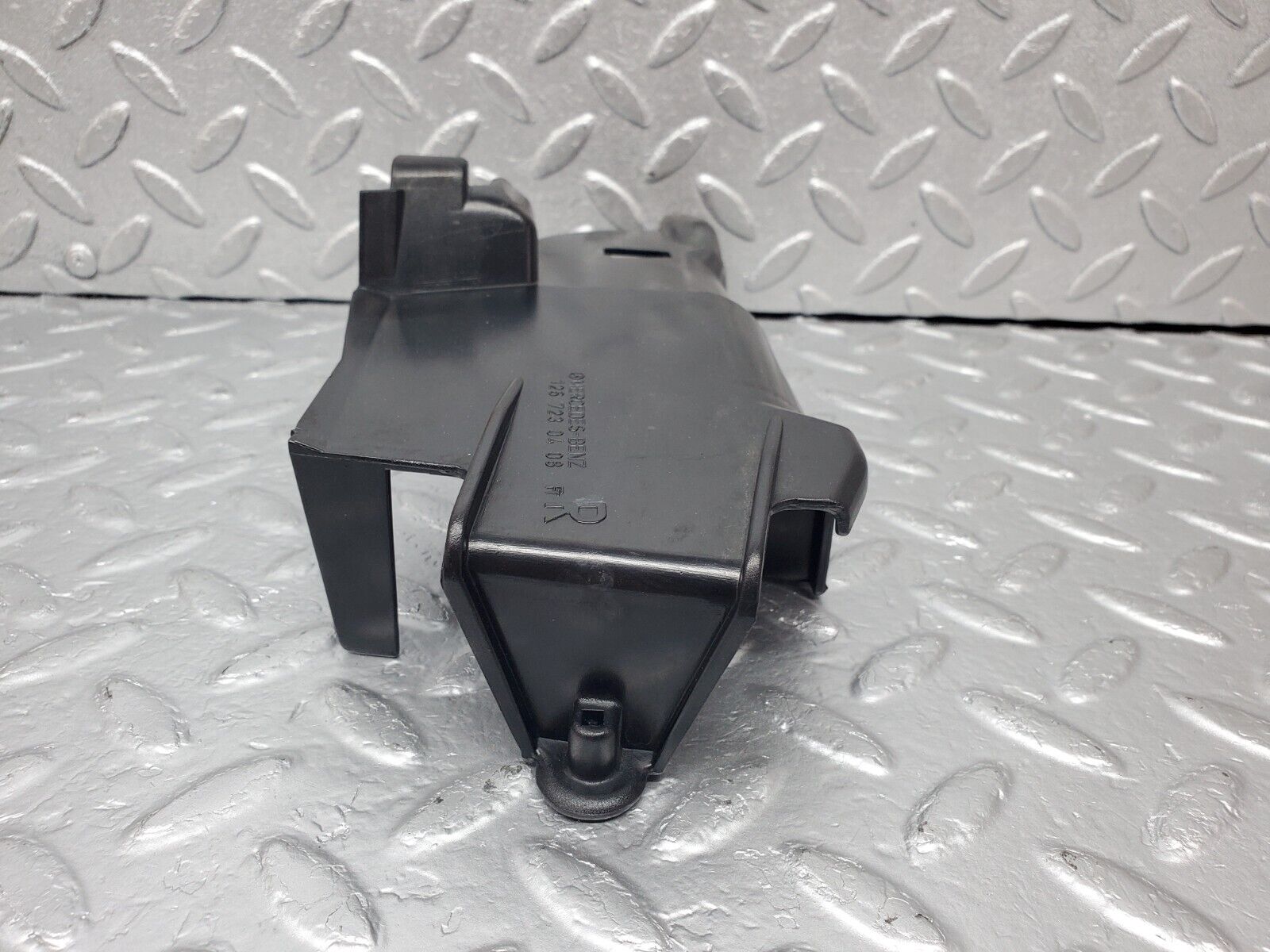 45611 Mercedes-Benz W126 420SE Front Right Door Lock Inner Cover 1267230408