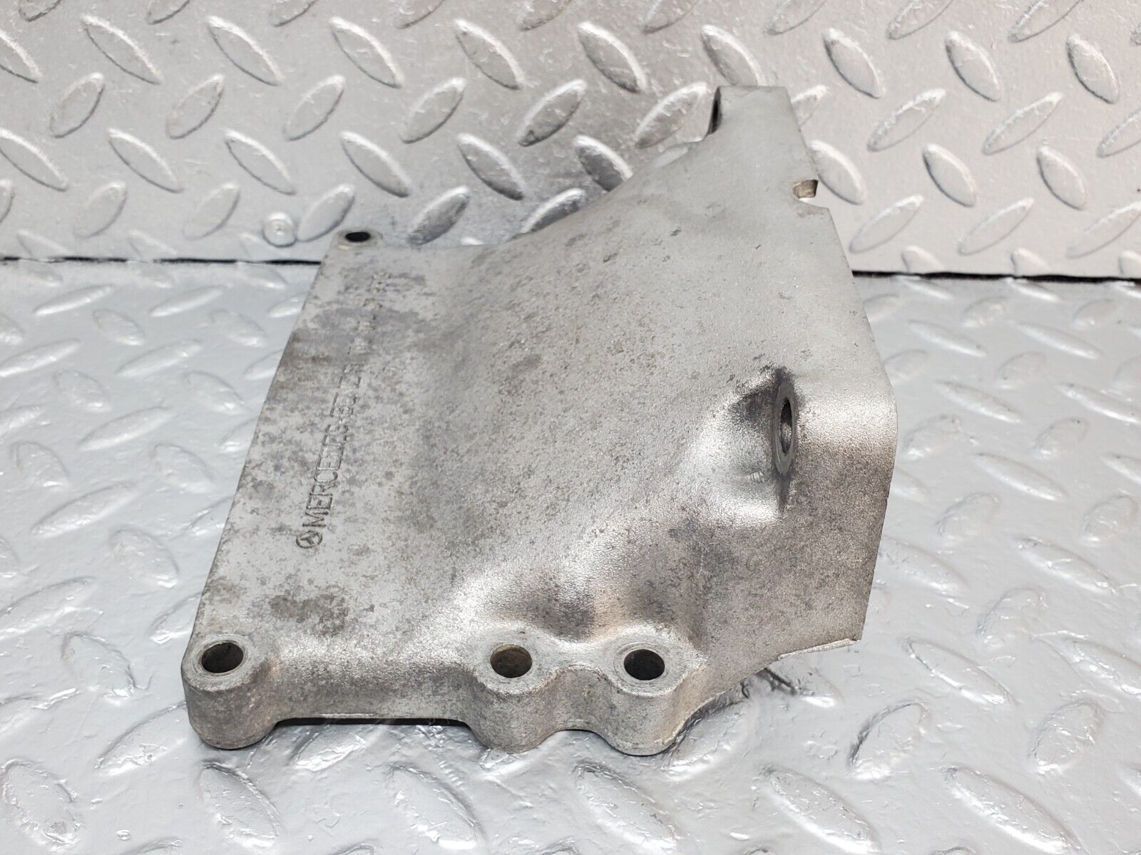 45423 Mercedes-Benz 280E M110.983 Gearbox Support 1100140195