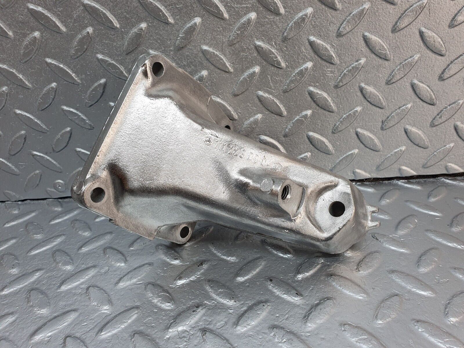 41889 Mercedes-Benz W202 C200 Engine Mount Bracket Left Side 1112230904