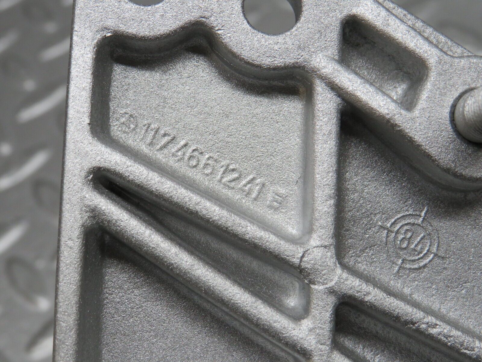 39254 Mercedes-Benz R107 500SL Power Steering Pump Bracket 1174661241