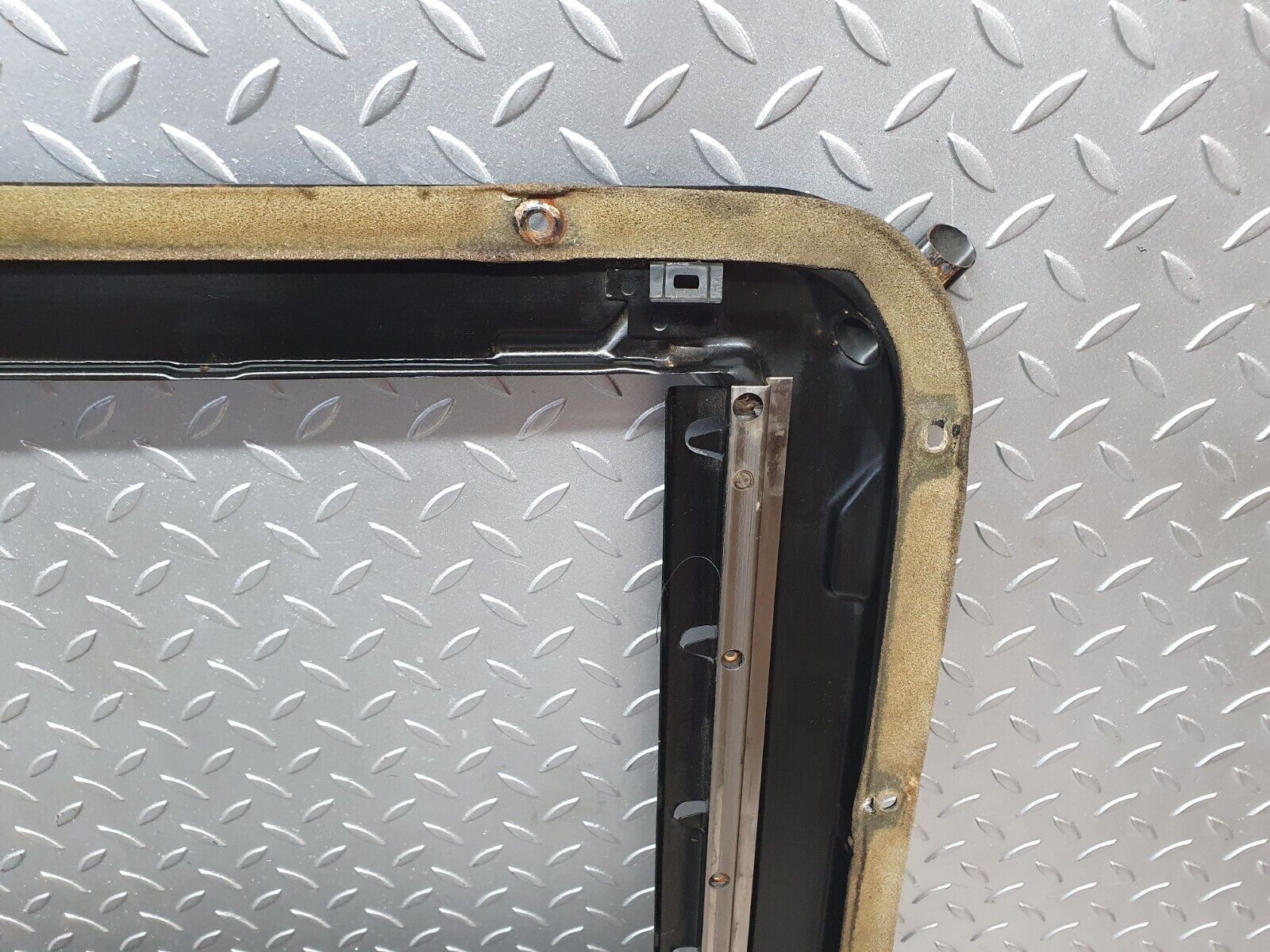 43818 Mercedes-Benz C126 380SEC Coupe Power Sunroof Frame