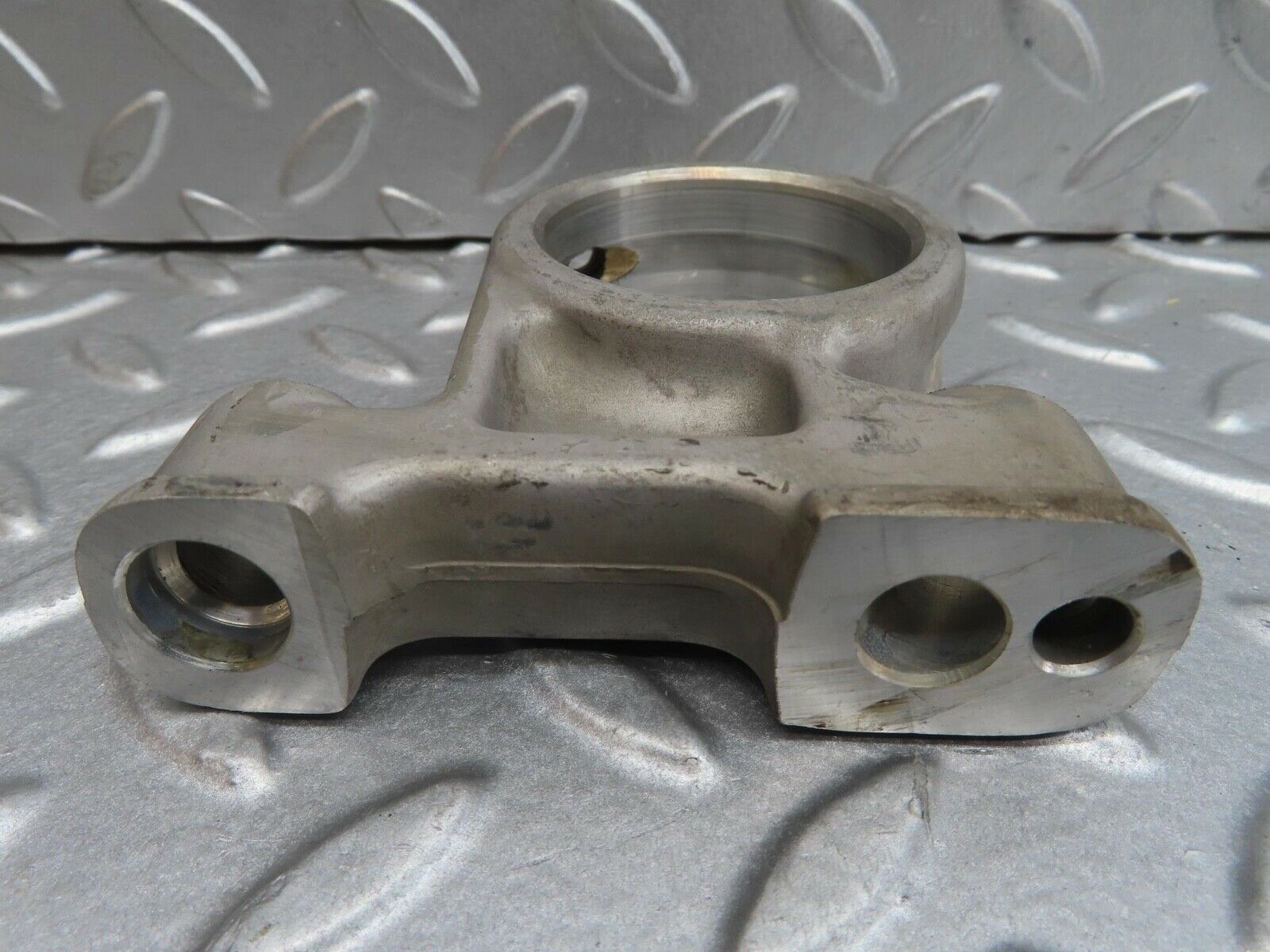 13733 Mercedes-Benz R107 450SL Camshaft Tower Bearing 1160512712