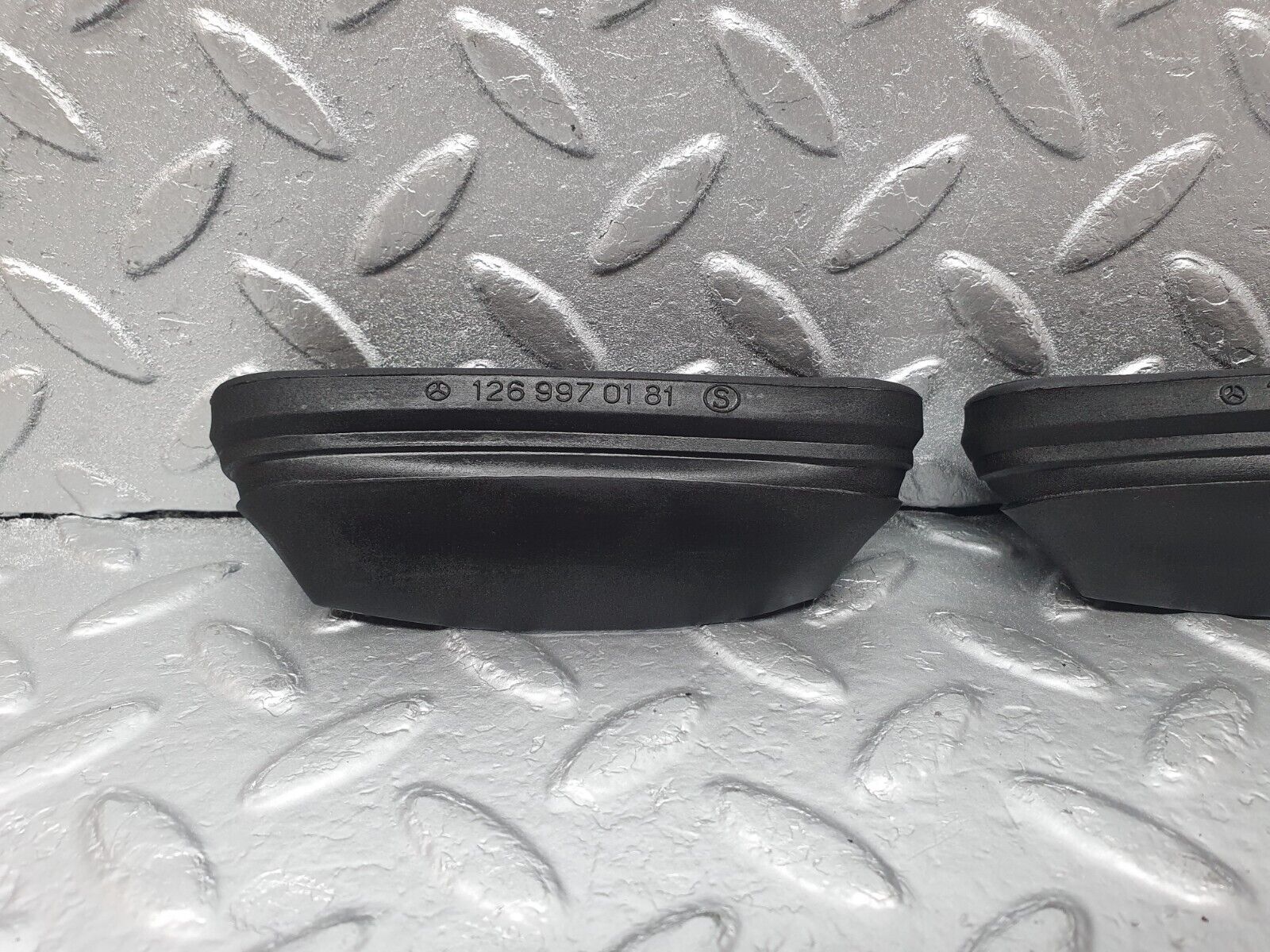 43532 Mercedes-Benz C126 380SEC Coupe Dashboard Centre Air Vent Rubber 2x 1269970181