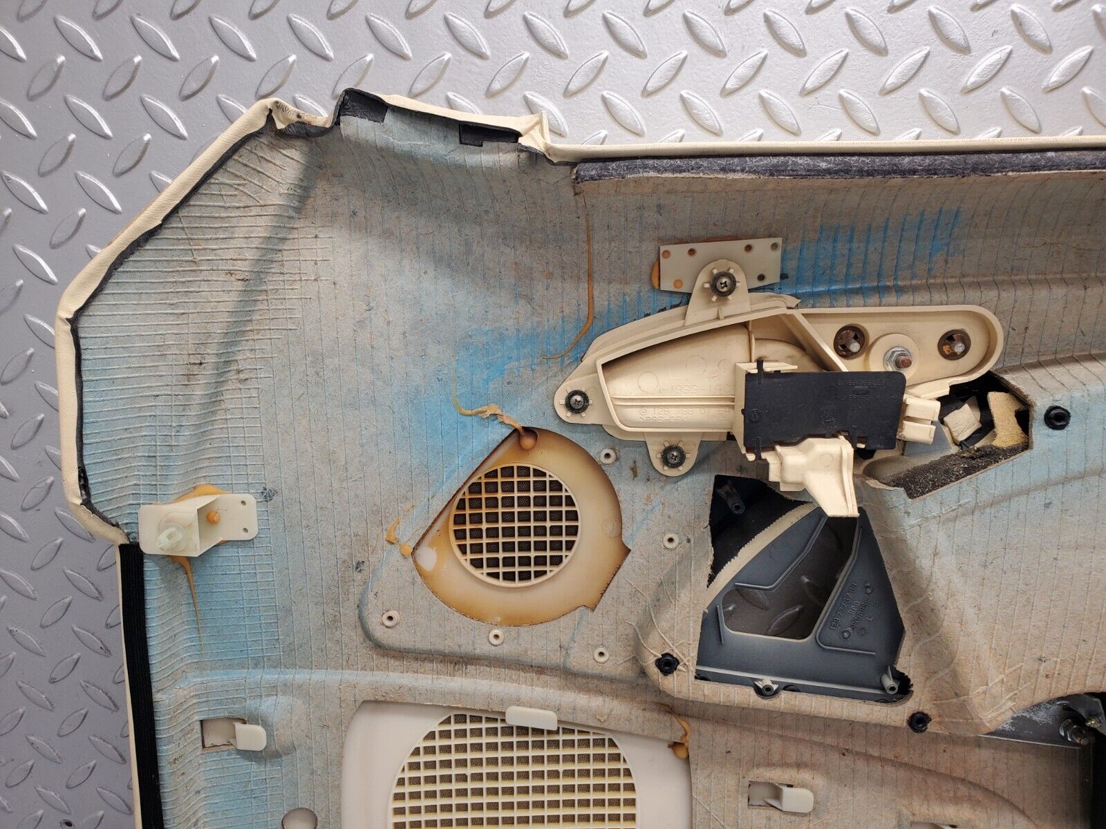 46817 Mercedes-Benz R129 320SL Coupe Left Door Card Beige