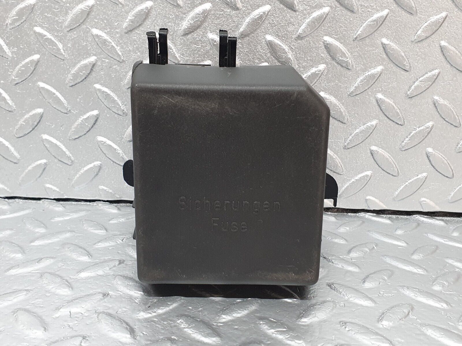 42100 Mercedes-Benz W202 C200 Fuse Box Cover Lid 2025450803 2025455140 2025453900