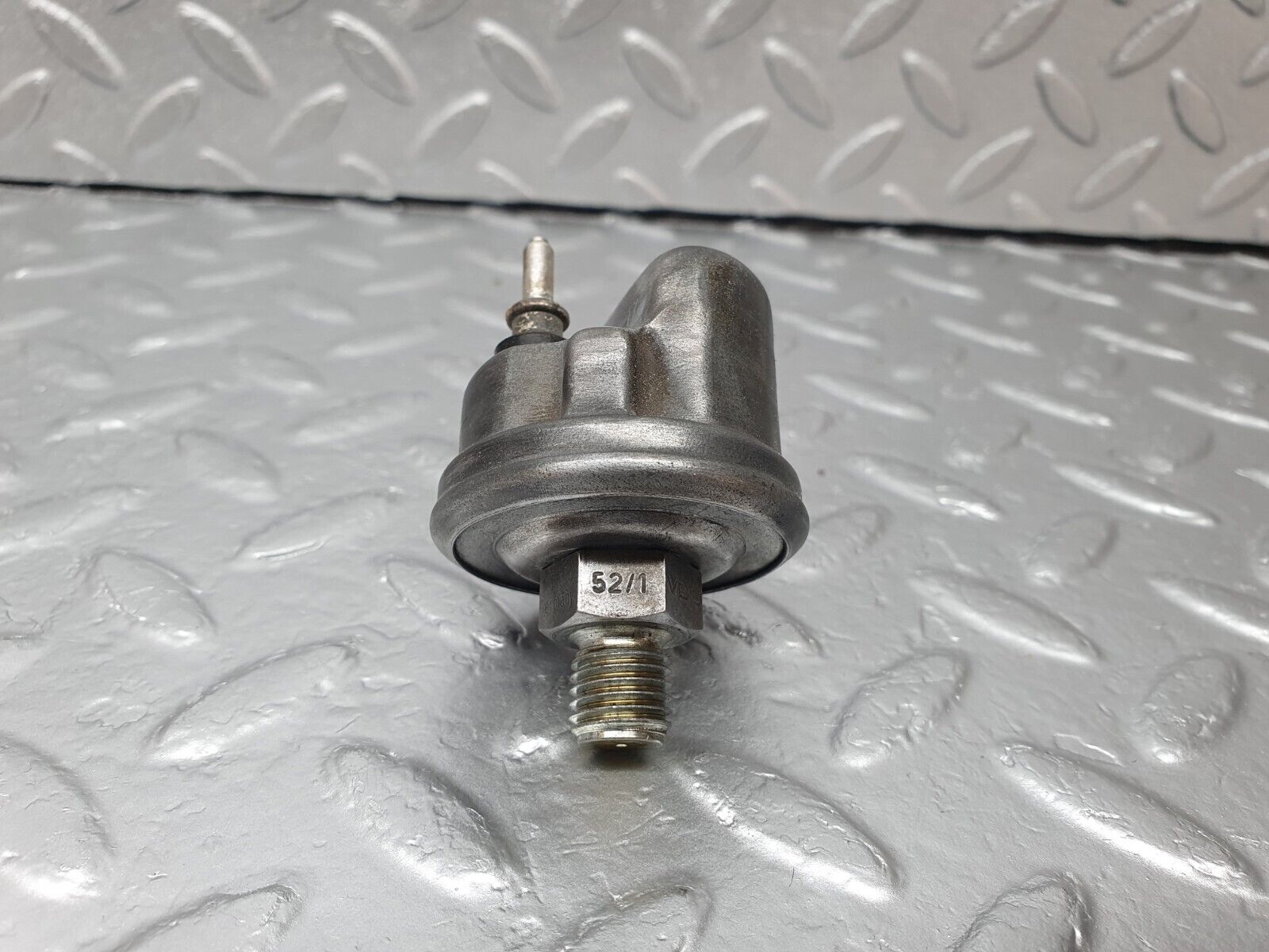 42546 Mercedes-Benz R129 320SL Coupe Oil Pressure Sensor VDO 0065429417