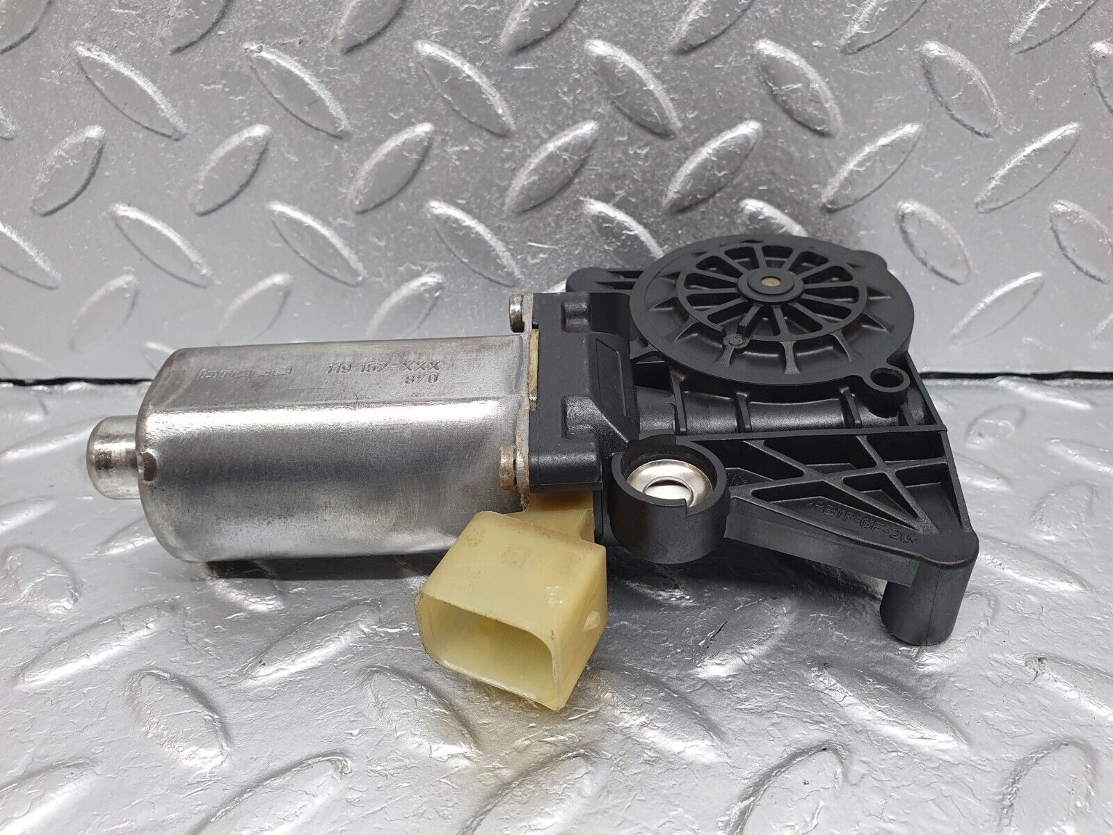 41911 Mercedes-Benz W202 C200 Window Regulator Motor Front Left Bosch 0130821703