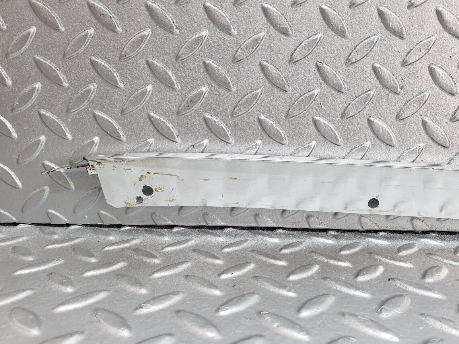 43052 Mercedes-Benz R107 Hardtop Side Window Chrome Moulding Trim Left