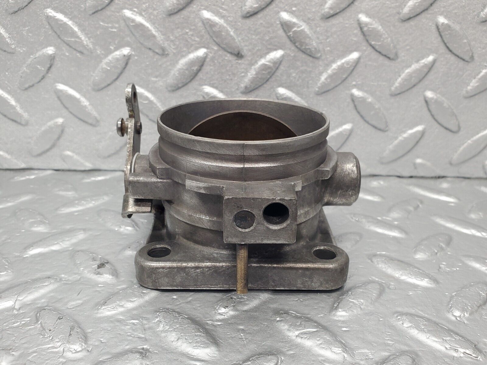 46324 Mercedes-Benz W123 230E Throttle Body Valve 0011402353