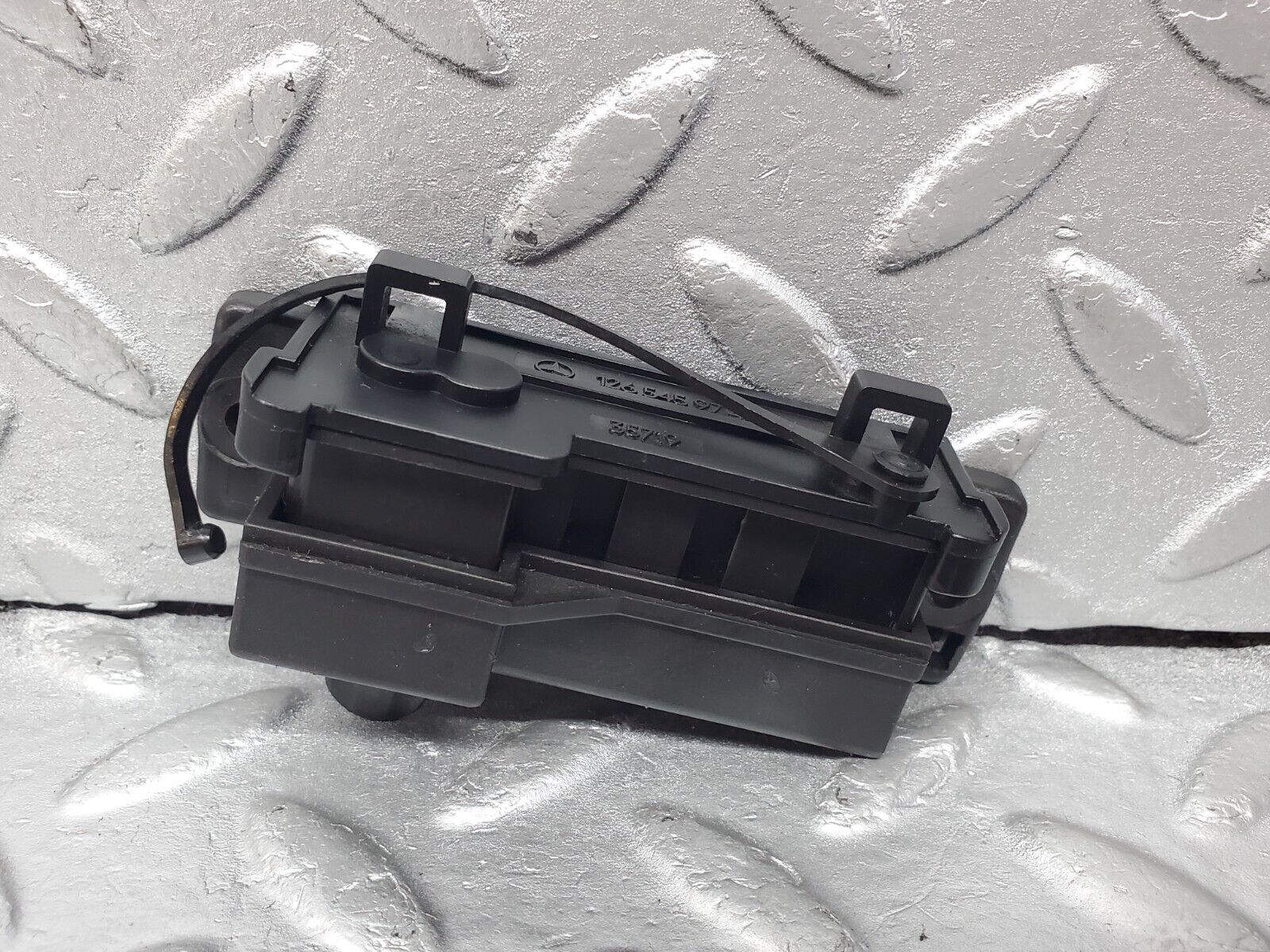 45591 Mercedes-Benz W126 420SE Diagnostic Connector 1265459740