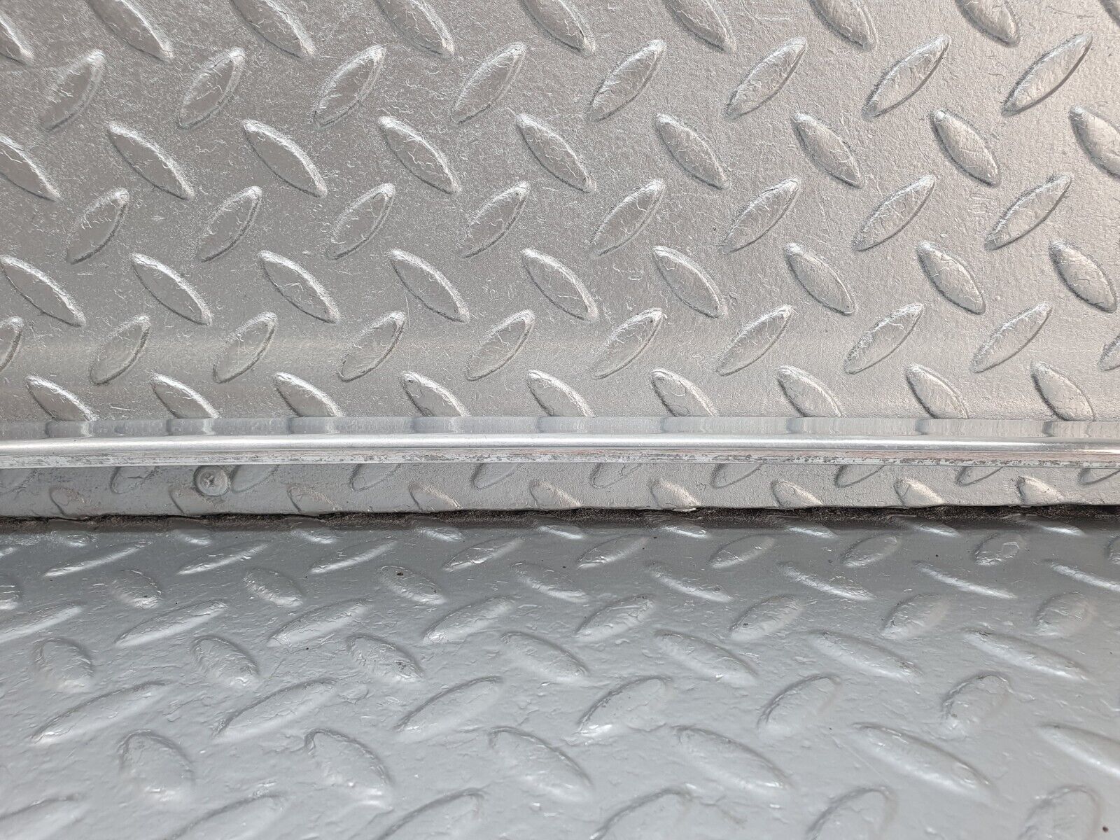 43047 Mercedes-Benz R107 Hardtop Roof Chrome Left Side