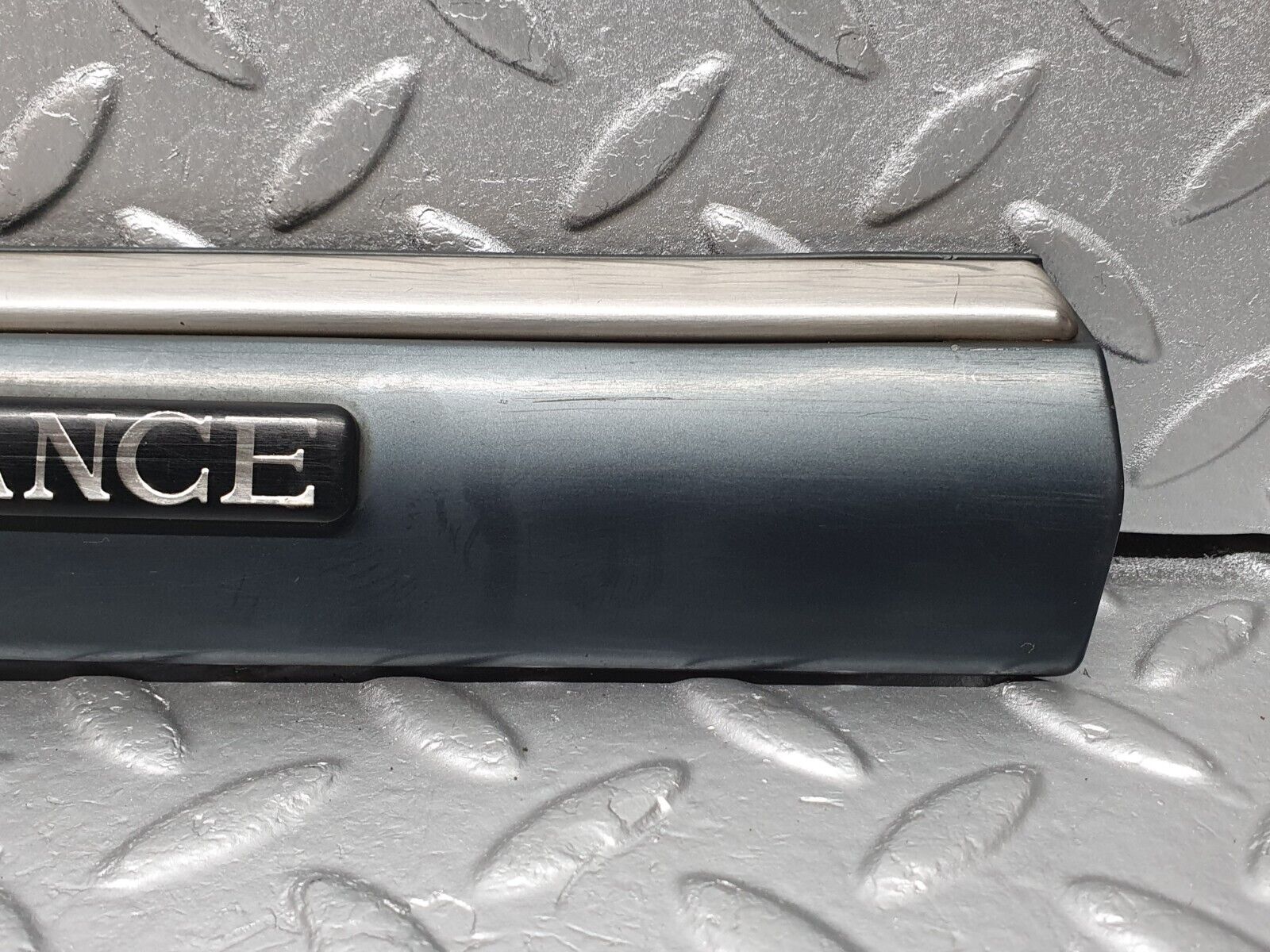 41803 Mercedes-Benz W202 C200 Front Left Fender Wing Centre Moulding 2026909162