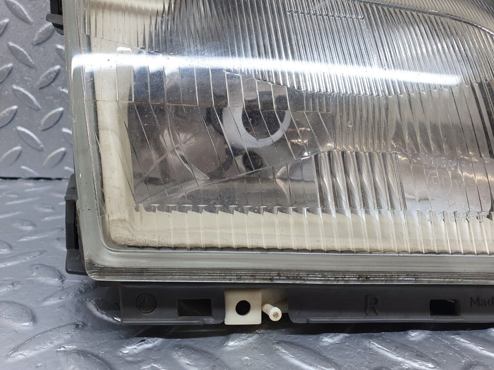 42402 Mercedes-Benz R129 320SL Coupe Headlight Bosch Right 0301090702 1305621236