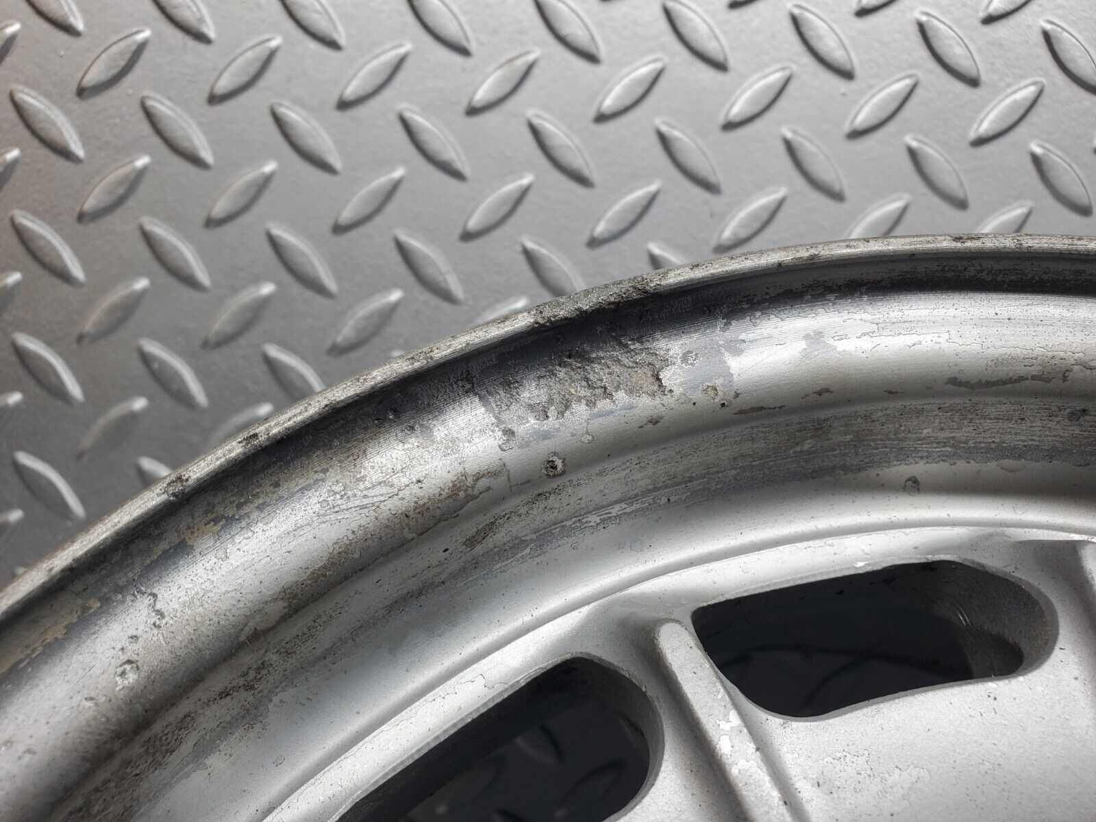 44556 Mercedes-Benz W123 Alloy Wheel Set Mexican Hat 6Jx14H2 ET30 1264001902