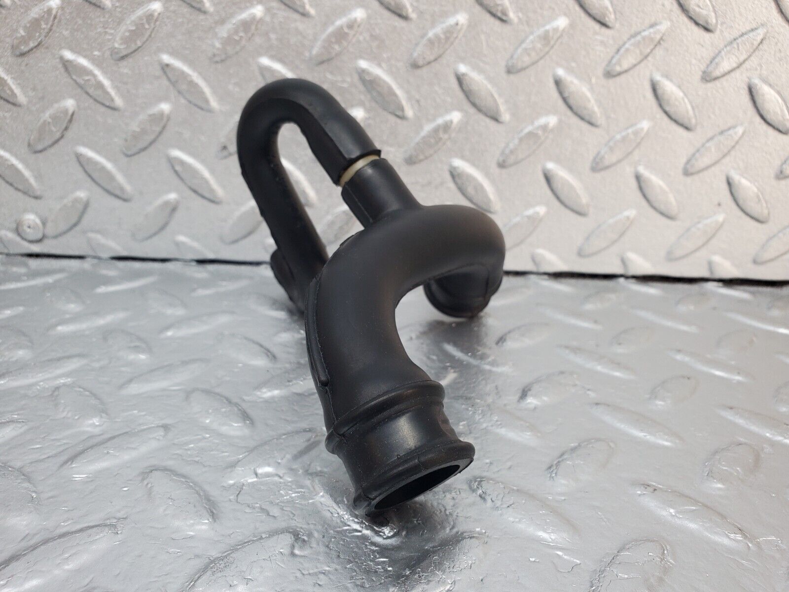 45397 Mercedes-Benz 280E M110.983 Air Intake Pipe 1100943882 1100944882