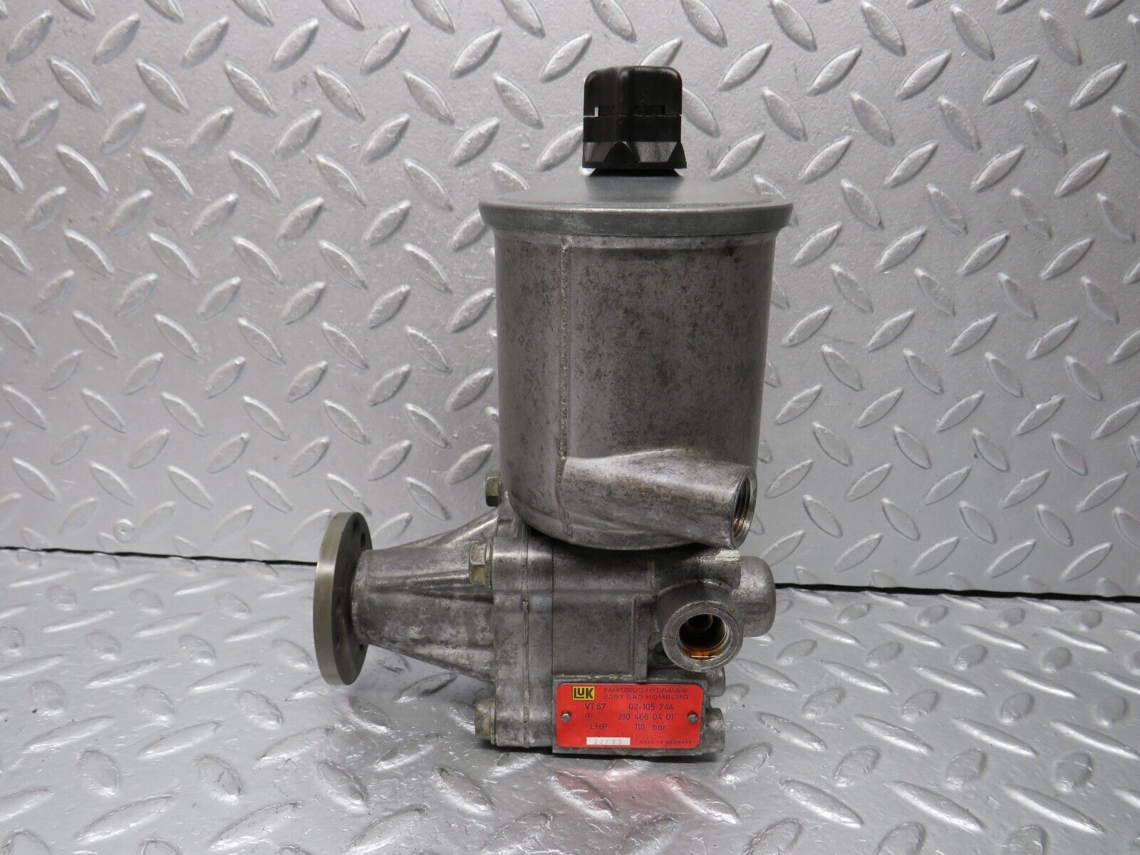 38050 Mercedes-Benz A124 320E Power Steering Pump LUK 2104660401 VT6702105744