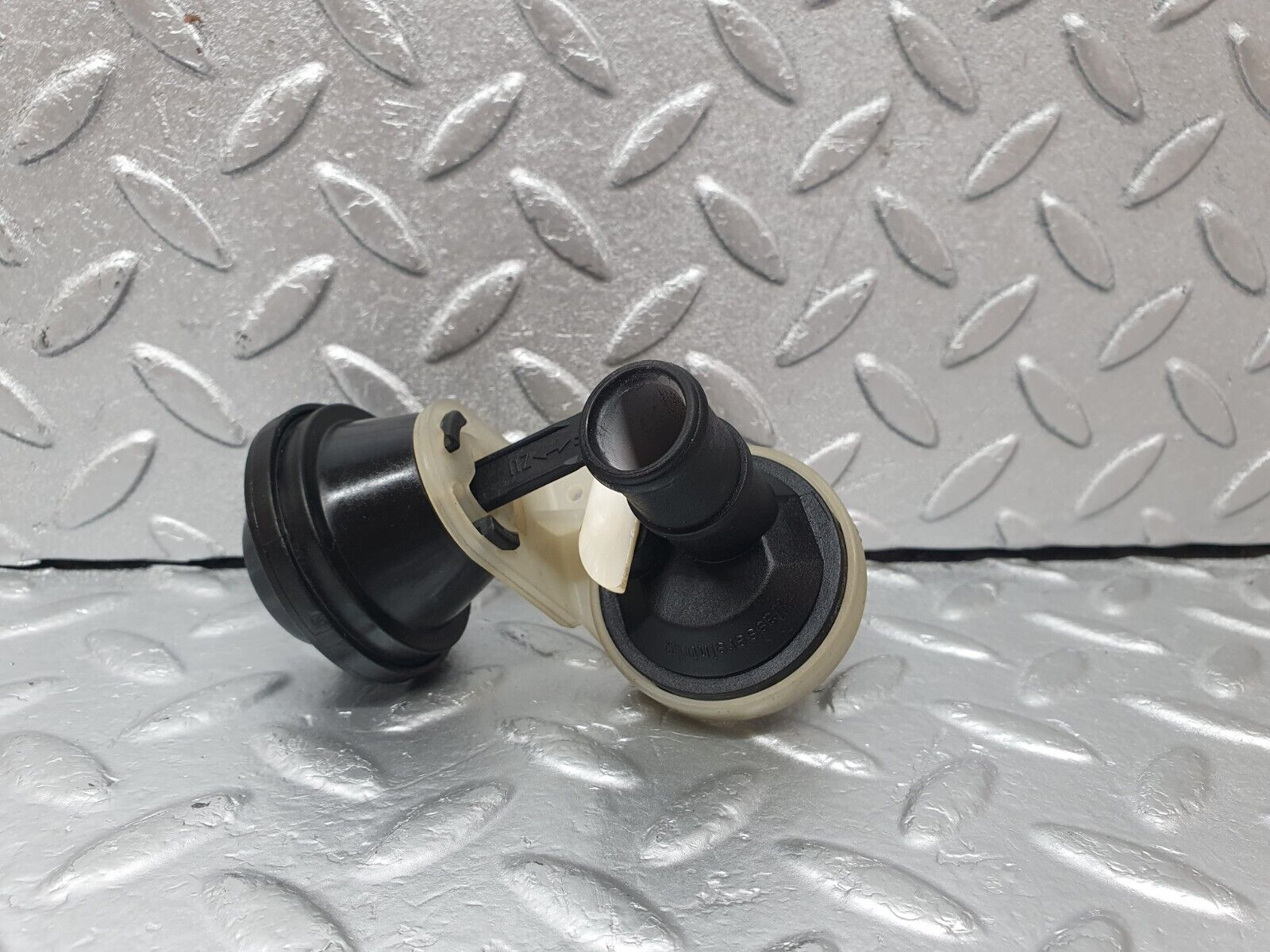 43867 Mercedes-Benz W201 Heater Control Valve