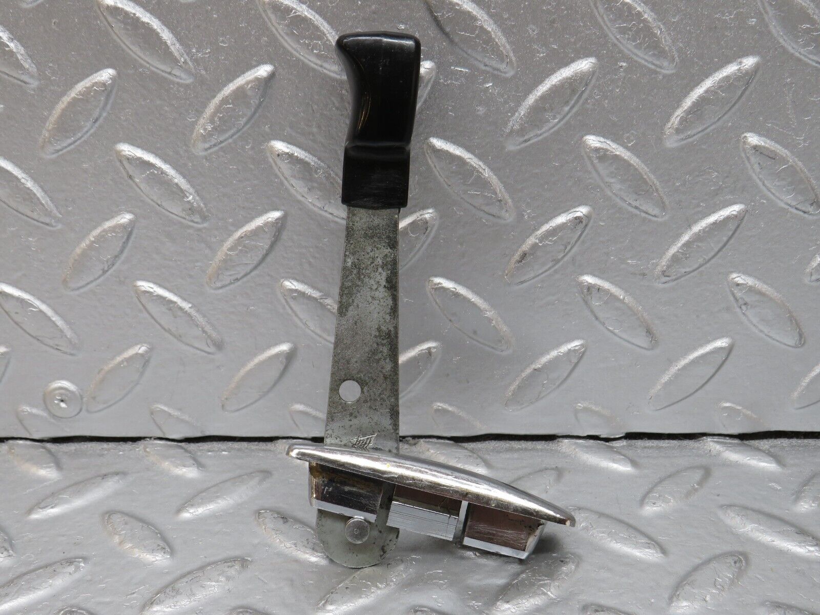 33182 Mercedes-Benz R107 Left Seat Folding Lever