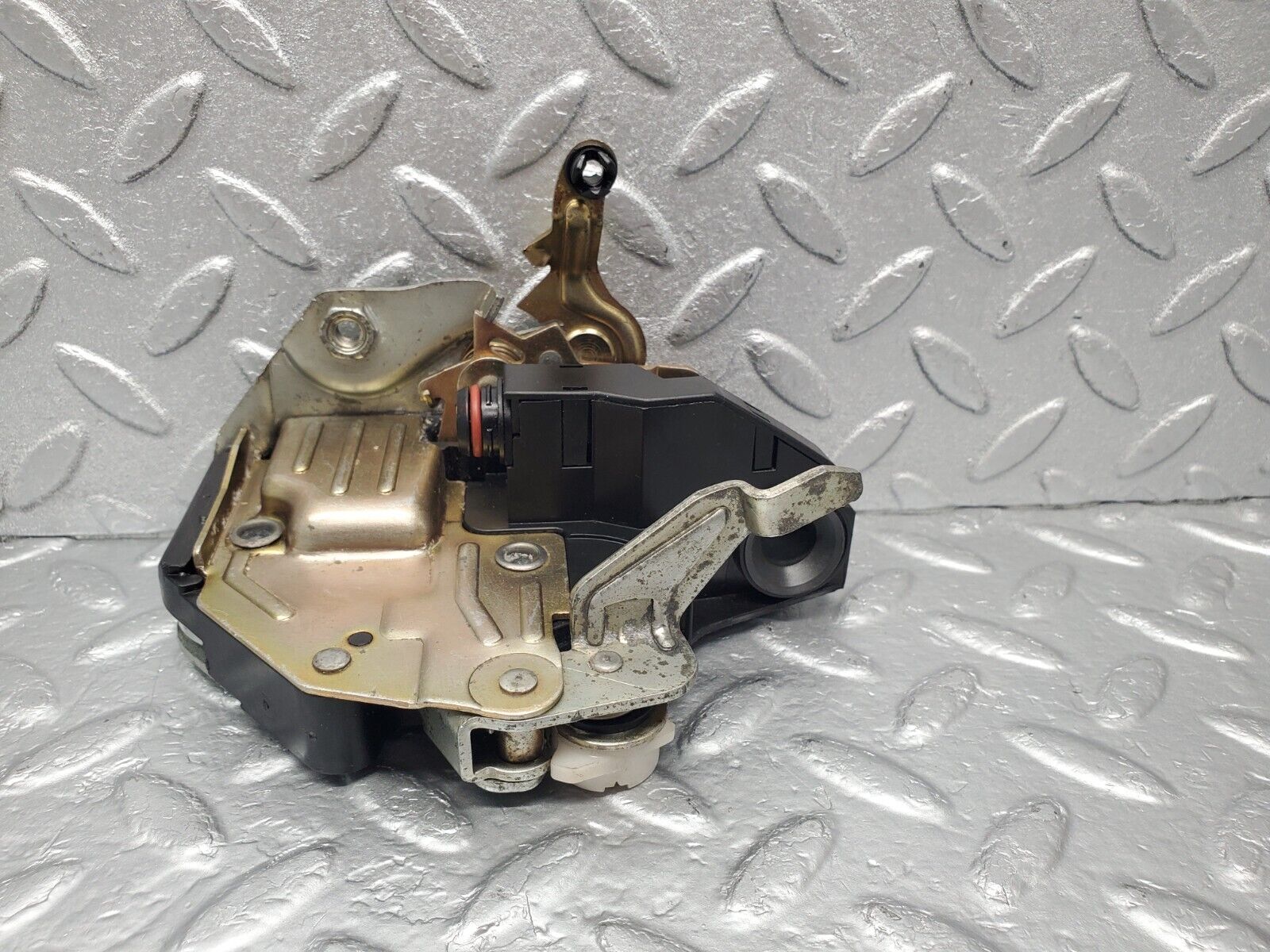 46254 Mercedes-Benz W124 280E Front Left Door Lock Mechanism