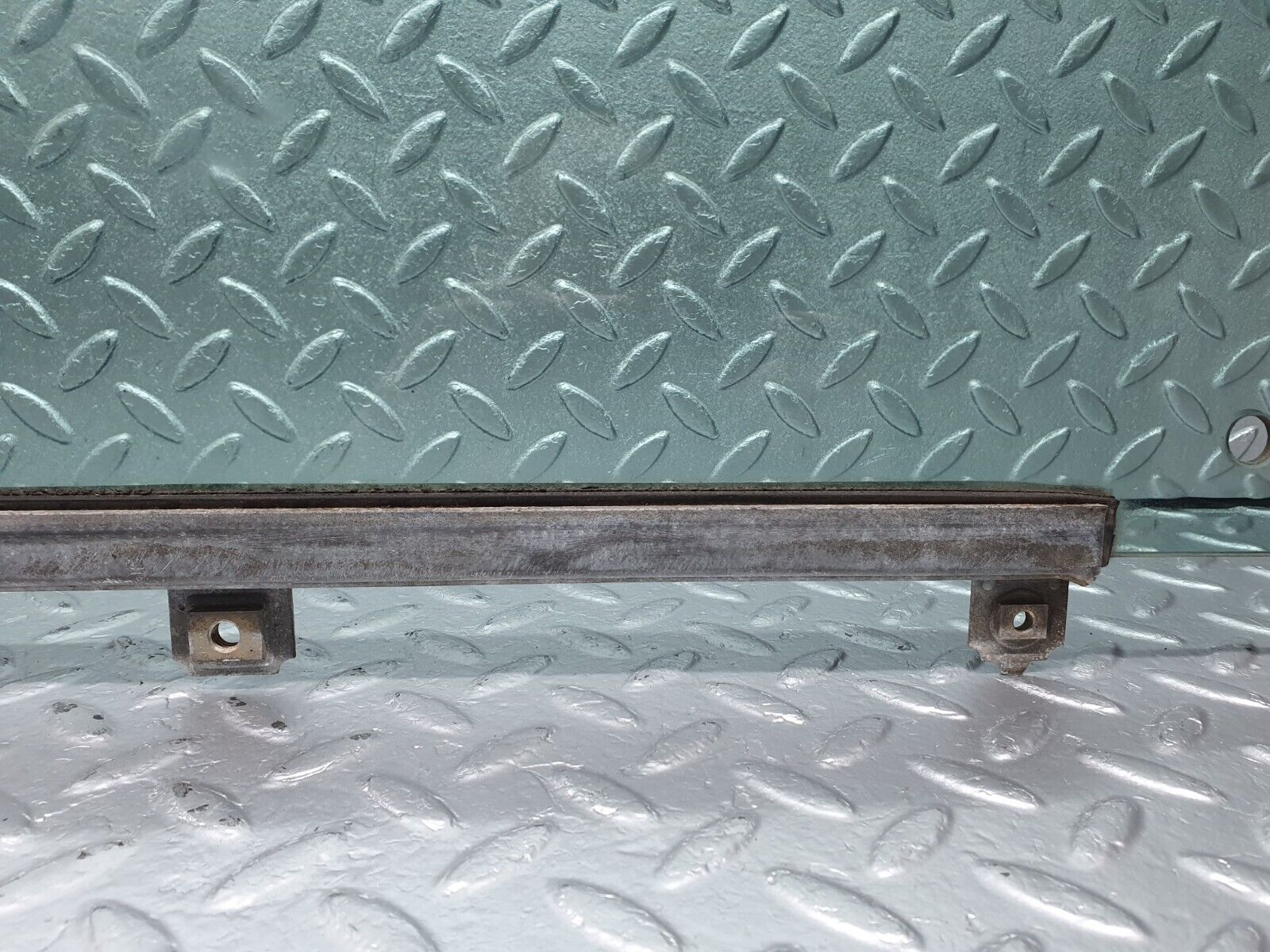 42411 Mercedes-Benz R129 320SL Coupe Left Door Window Glass