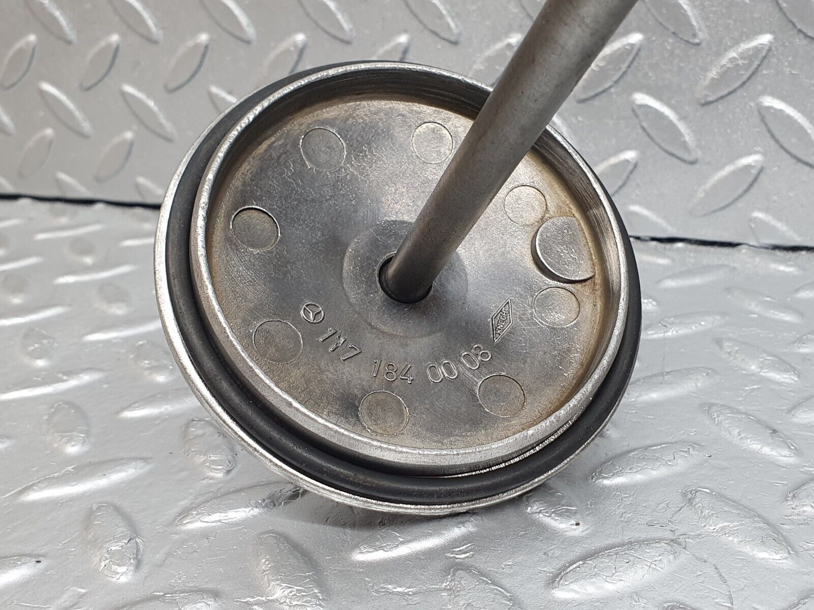 43752 Mercedes-Benz C126 380SEC Coupe Oil Filter Housing 1171801211 0011846525 1171840008