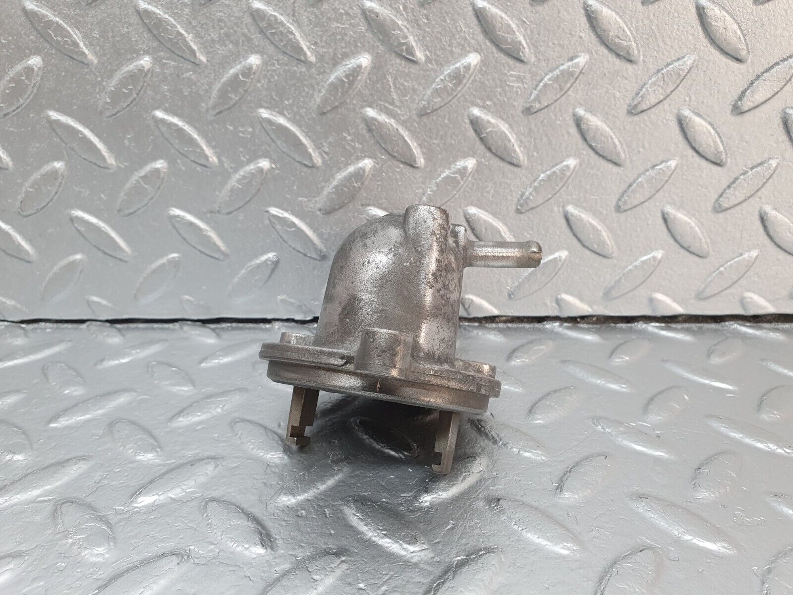 41879 Mercedes-Benz W202 C200 Thermostat Housing Pipe Hose Flange 1112030875