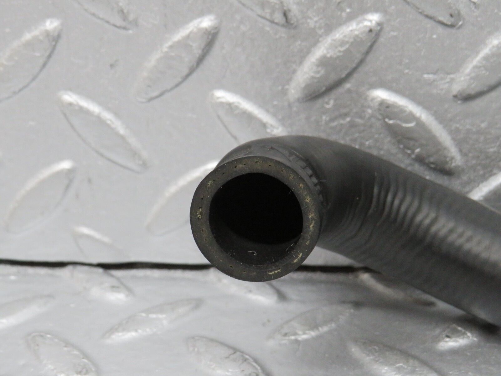 39209 Mercedes-Benz R107 500SL Heater Radiator Hose Pipe 1078310794