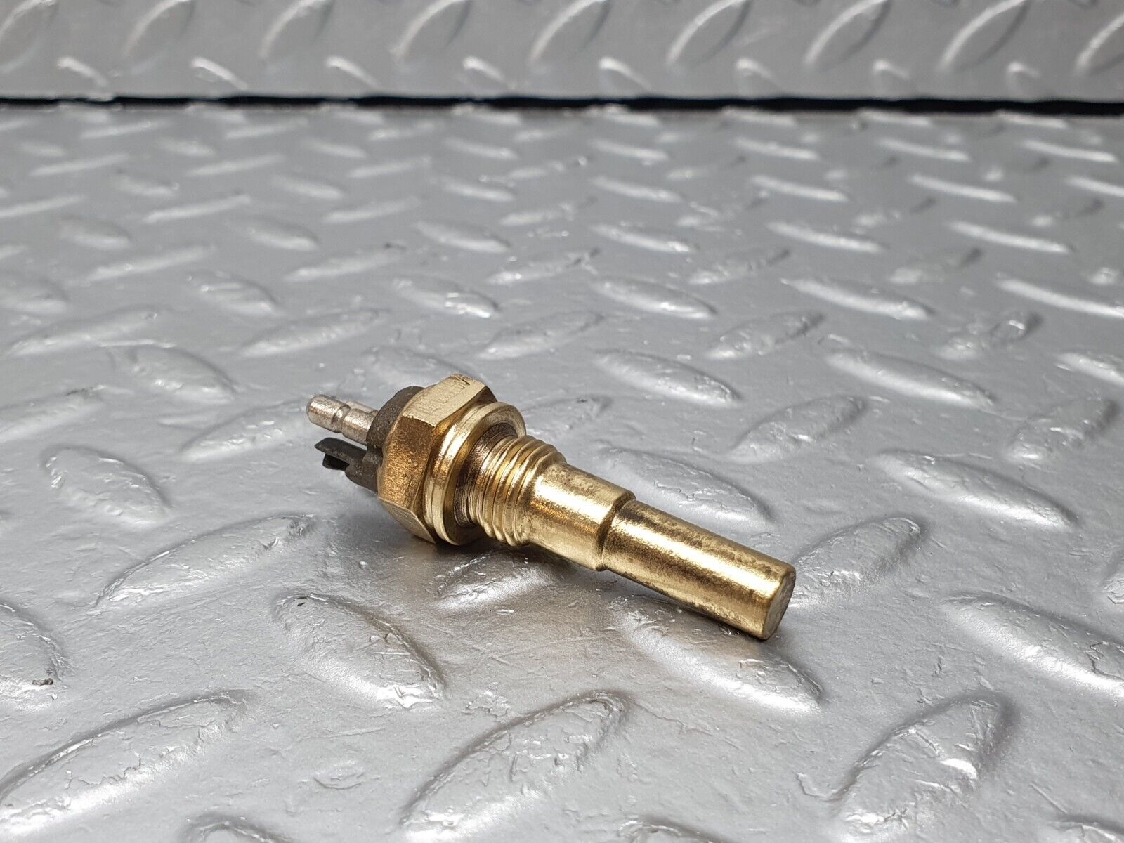 41343 Mercedes-Benz C107 R107 Coolant Temperature Sensor VDO