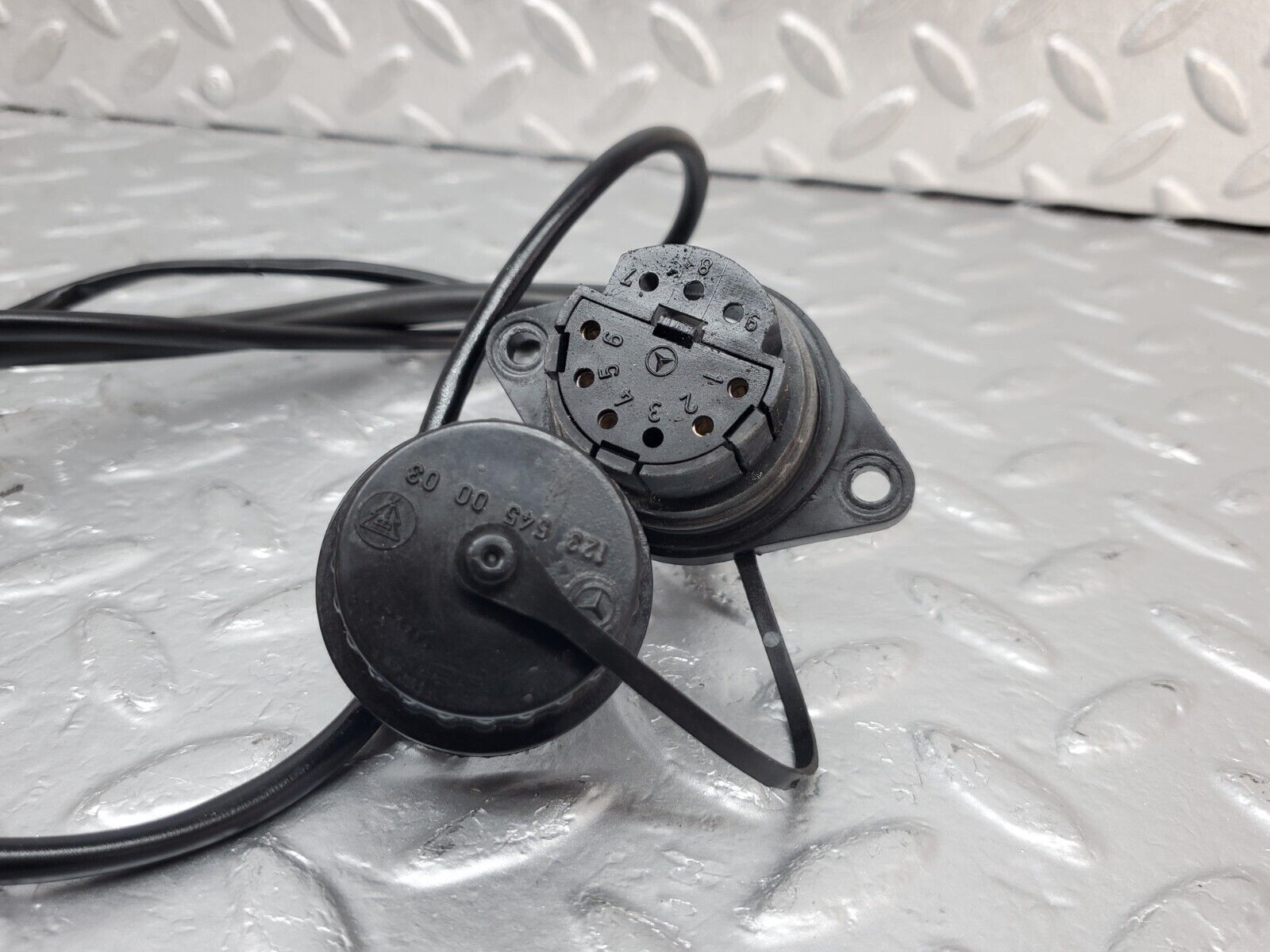 44417 Mercedes-Benz W123 280E Diagnostic Connector 1235450003