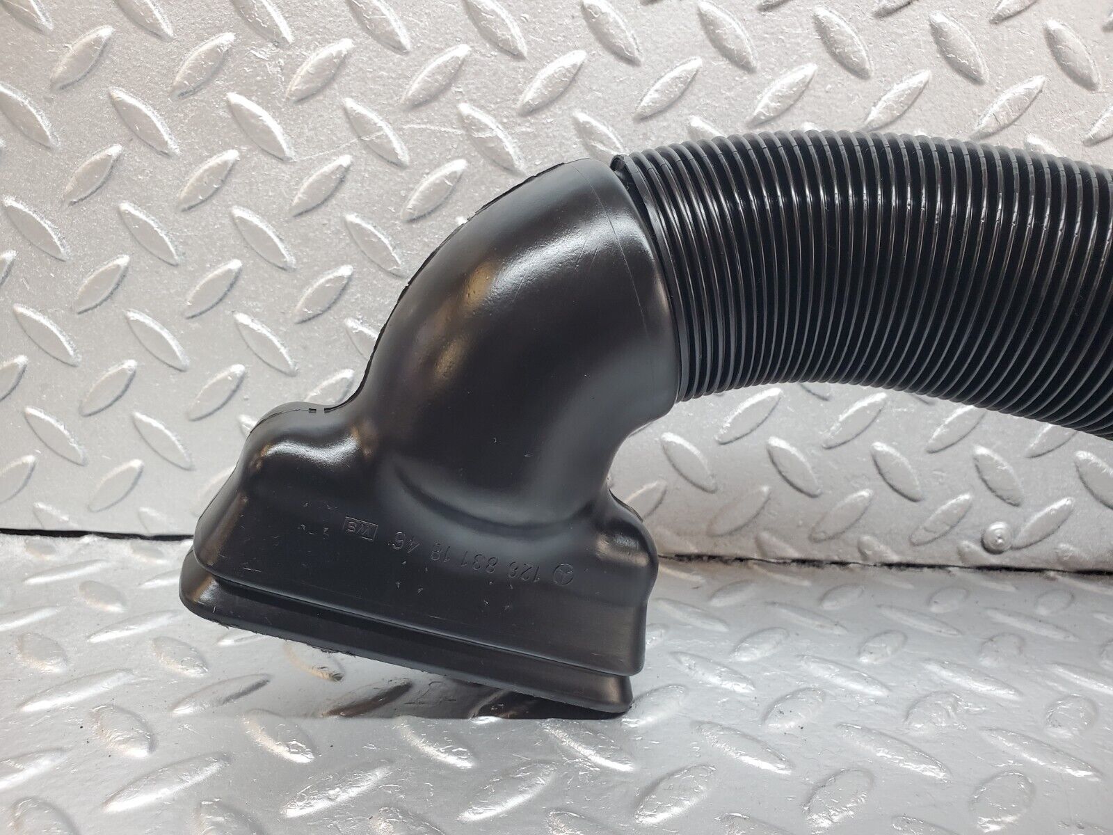 45773 Mercedes-Benz W126 420SE Air Duct Vent Right Side 1268311846 1268311446