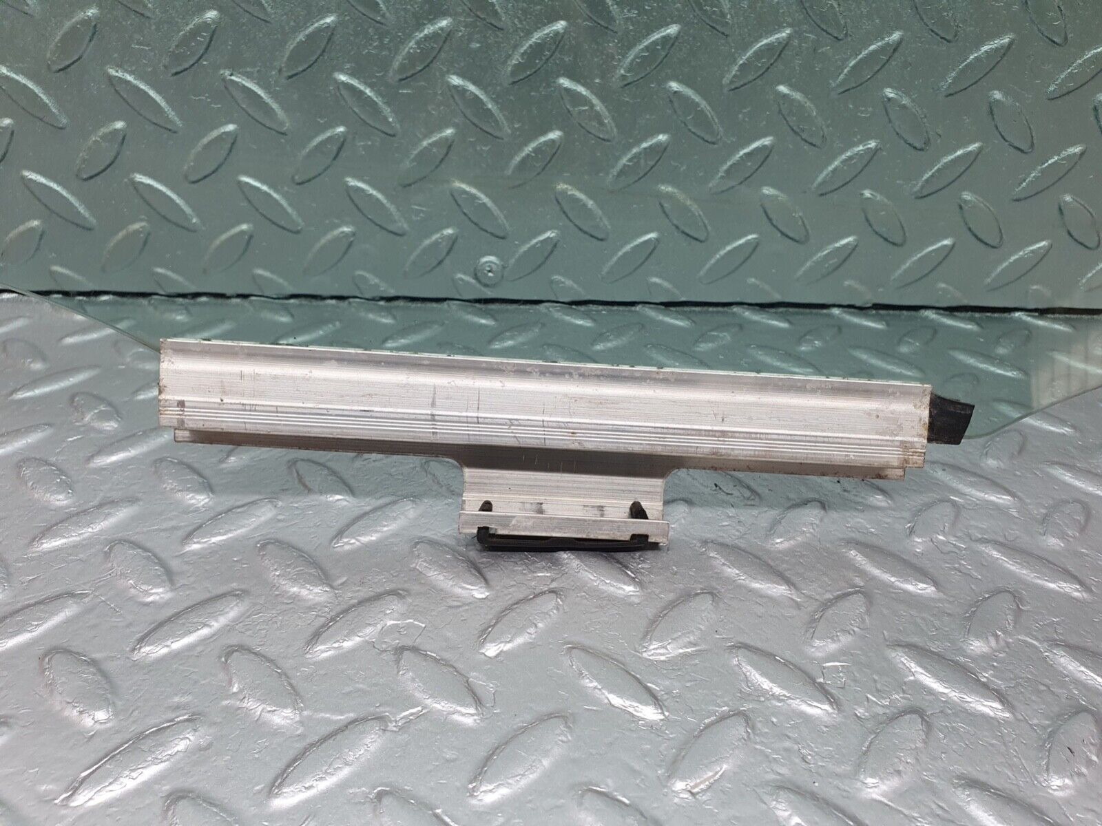 41992 Mercedes-Benz W202 C200 Rear Right Door Window Glass