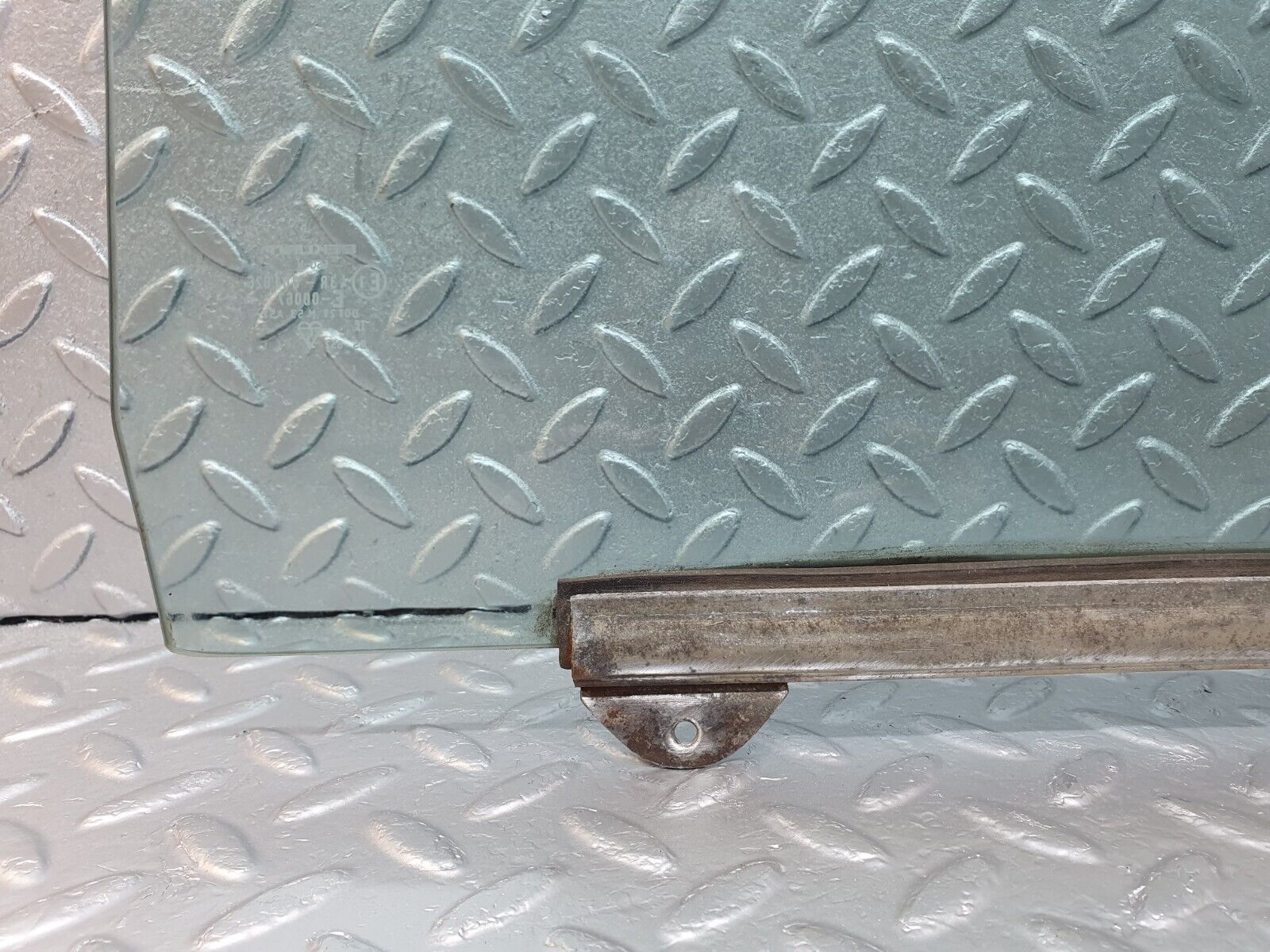 43220 Mercedes-Benz W108 280SE Rear Left Door Window Glass