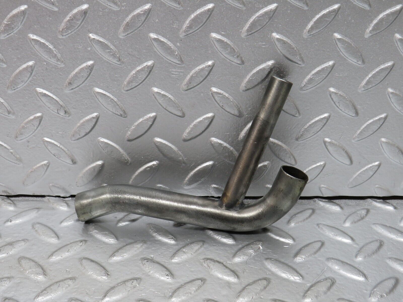 32978 Mercedes-Benz C107 R107 350 V8 Air Intake Manifold Hose Pipe