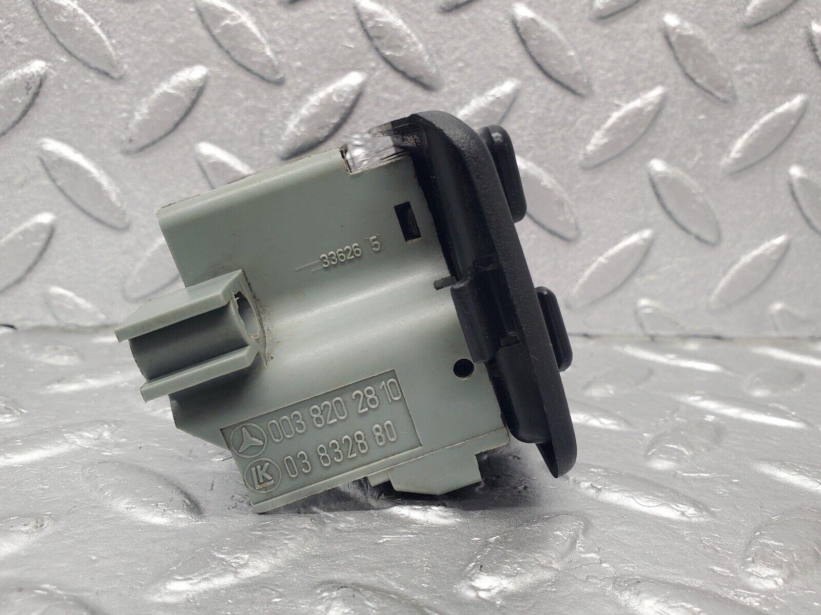 46053 Mercedes-Benz W126 420SE Front Right Seat Adjust Switch 0038202810