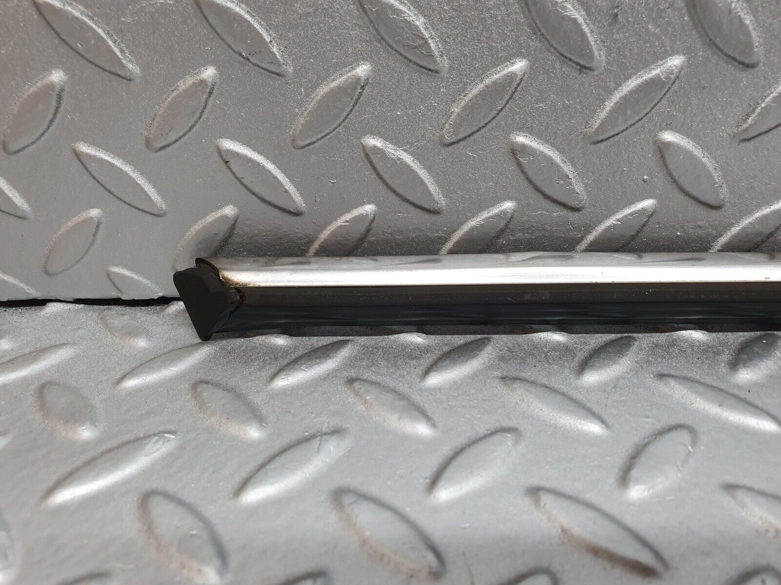 43456 Mercedes-Benz W108 280SE Front Left Door Centre Moulding Trim