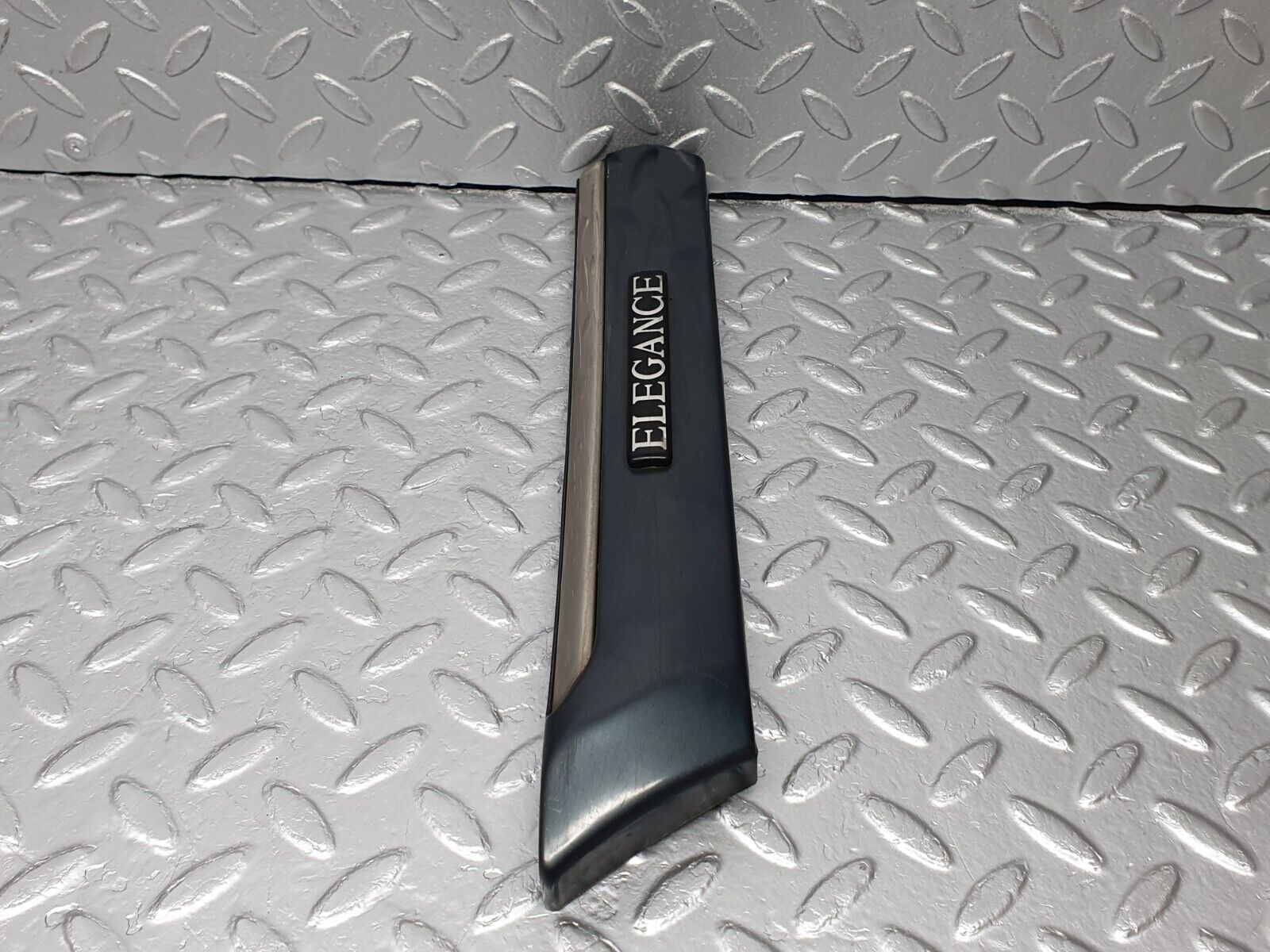 41803 Mercedes-Benz W202 C200 Front Left Fender Wing Centre Moulding 2026909162