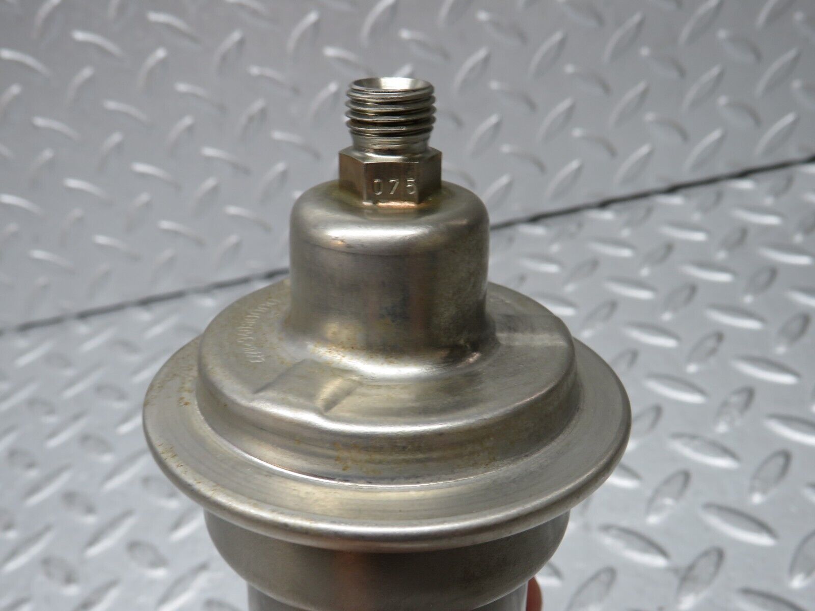 35347 Mercedes-Benz R107 280SL Fuel Pressure Regulator Bosch 0004760421