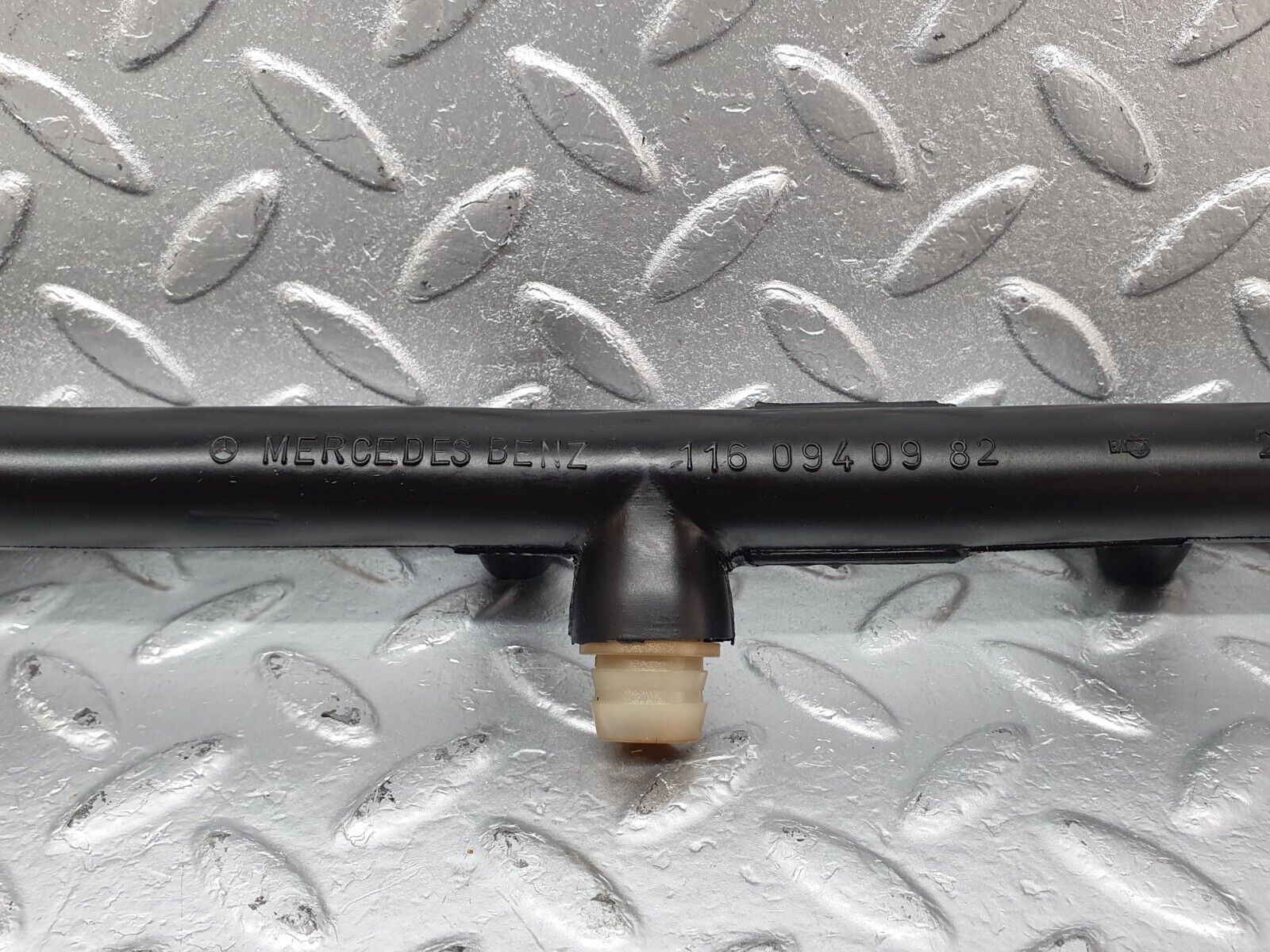 43663 Mercedes-Benz C126 380SEC Coupe Air Intake Breather Hose Pipe 1160940982