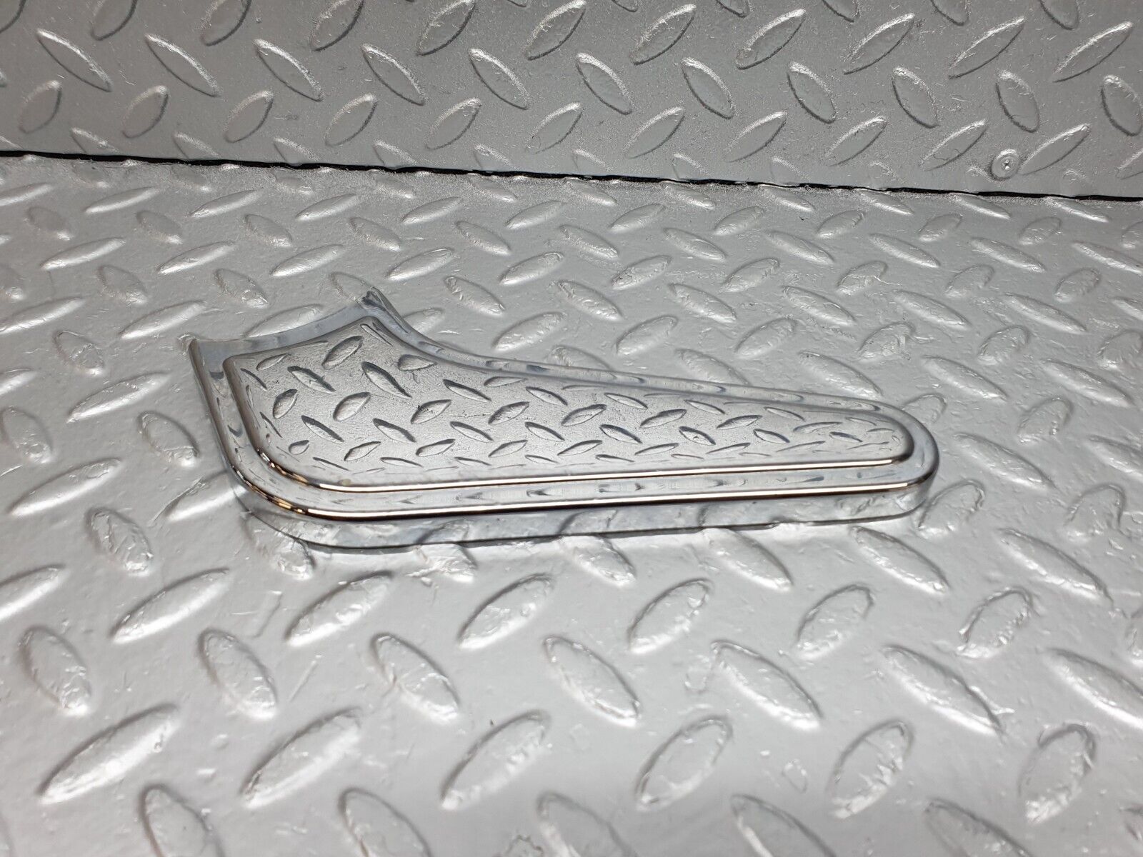 43086 Mercedes-Benz W108 280SE Seat Hinge Chrome Cover Right 1089130828