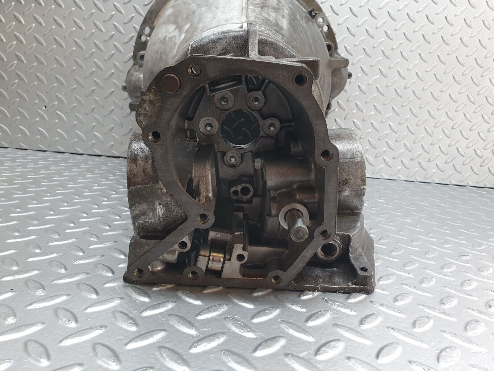 43855 Mercedes-Benz C126 380SEC Coupe Automatic Gearbox Housing 722.310 1262711701