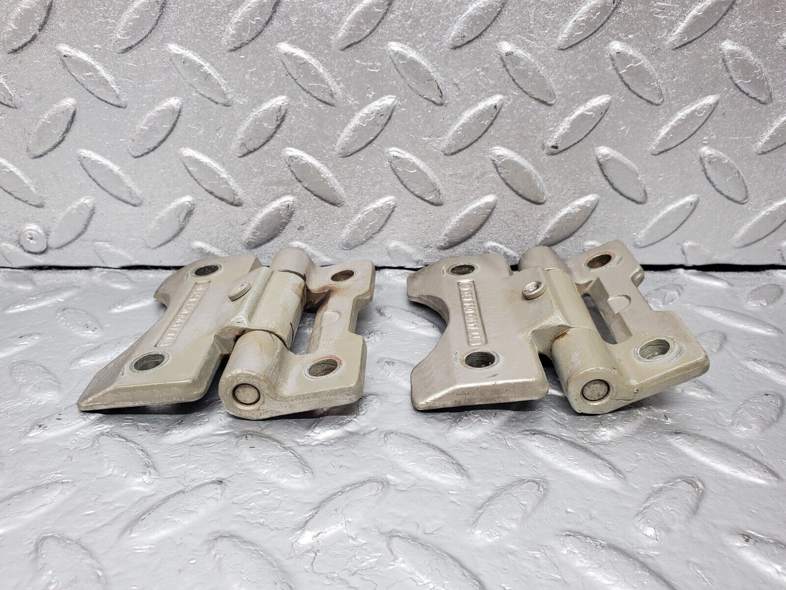 45551 Mercedes-Benz W126 420SE Door Hinge Pair Right Side 1237200037