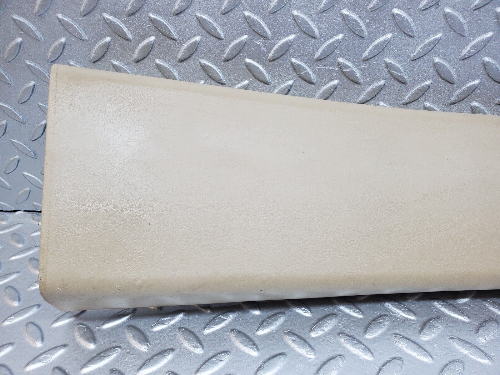 45765 Mercedes-Benz W126 420SE B Pillar Cover Right Side Beige 1246920222